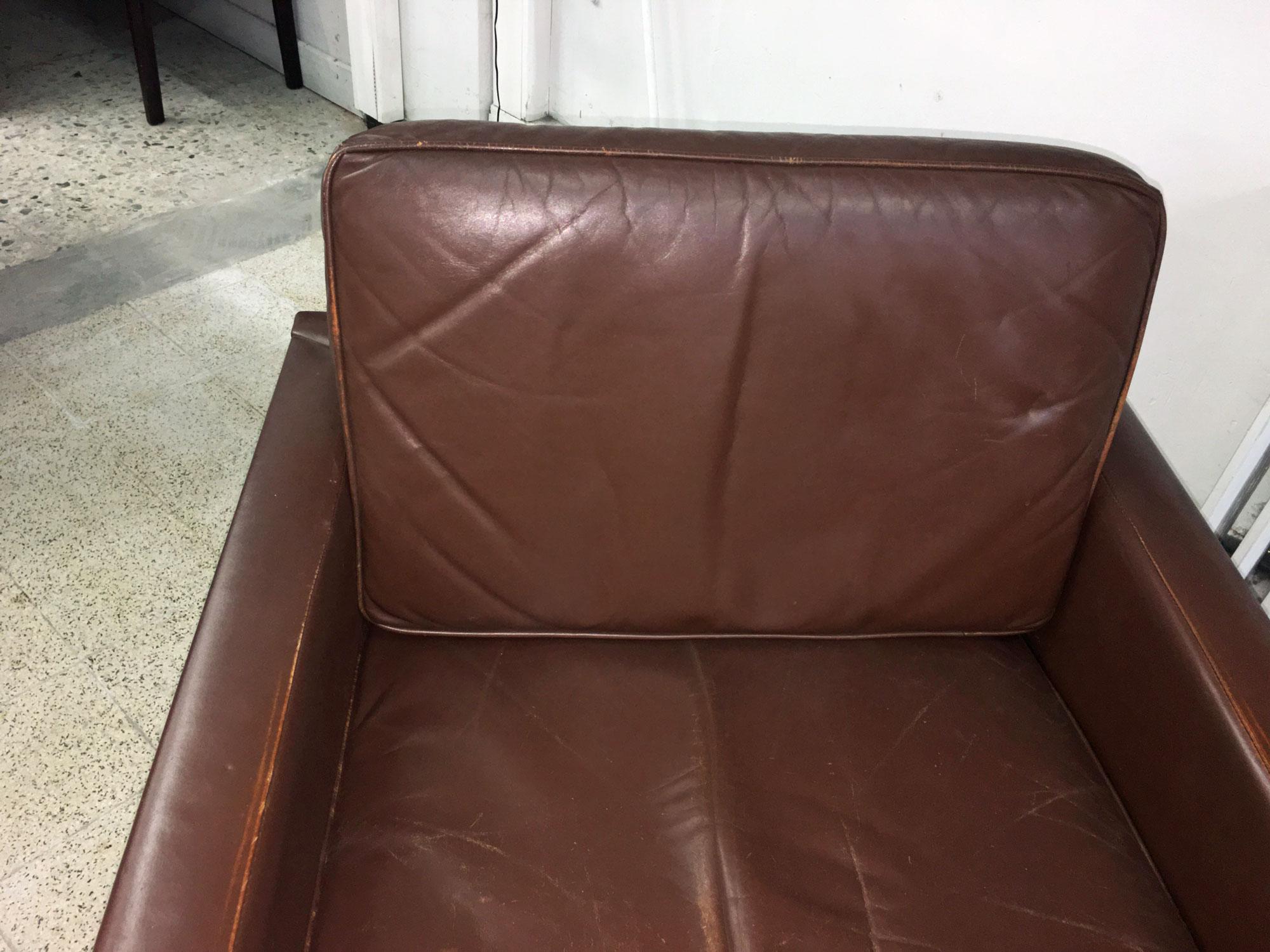 Pair of Leather Armchairs in the Style of Florence Knoll, circa 1950-1960 For Sale 2