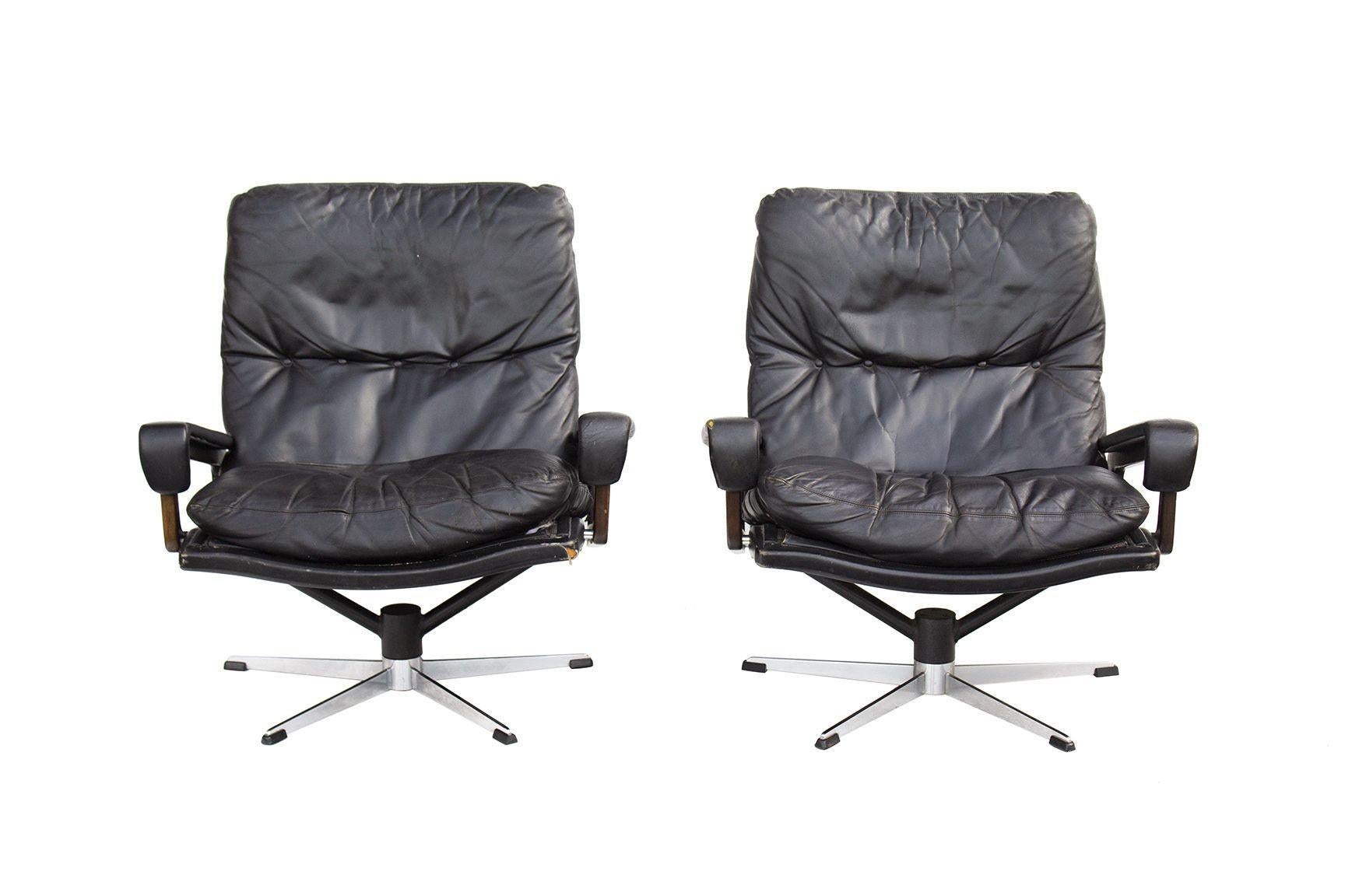 Mid-Century Modern Pair of Leather King Chairs by Andre Vandenbeuck for Strässle Switzerland For Sale
