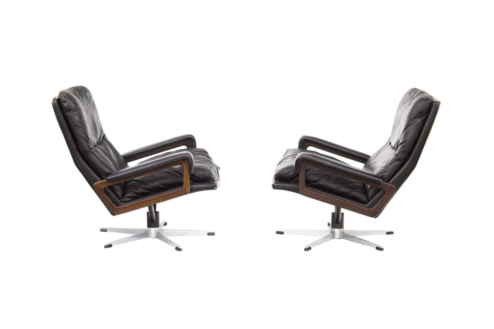 Swiss Pair of Leather King Chairs by Andre Vandenbeuck for Strässle Switzerland For Sale