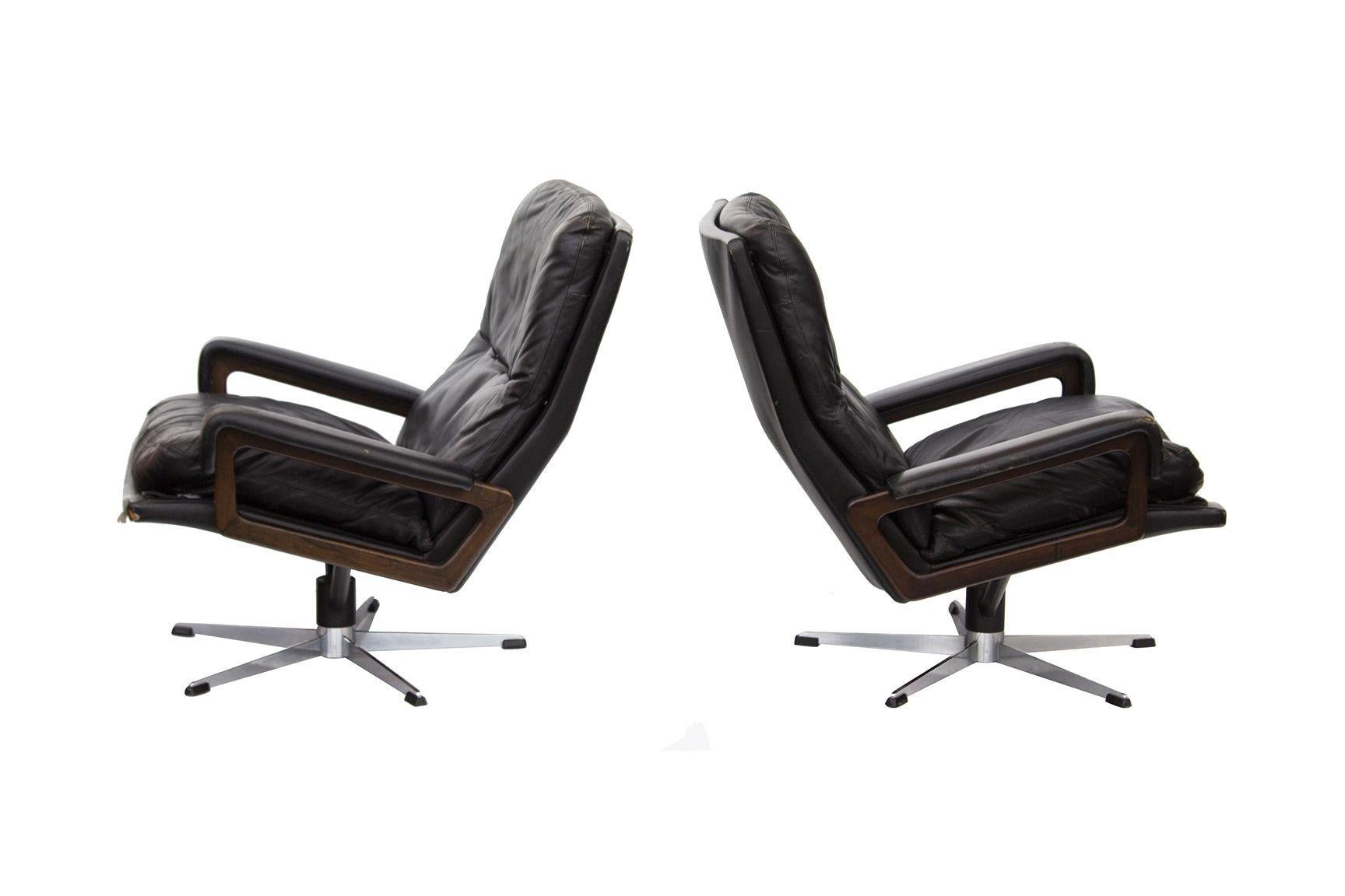 Pair of Leather King Chairs by Andre Vandenbeuck for Strässle Switzerland In Fair Condition For Sale In Grand Rapids, MI