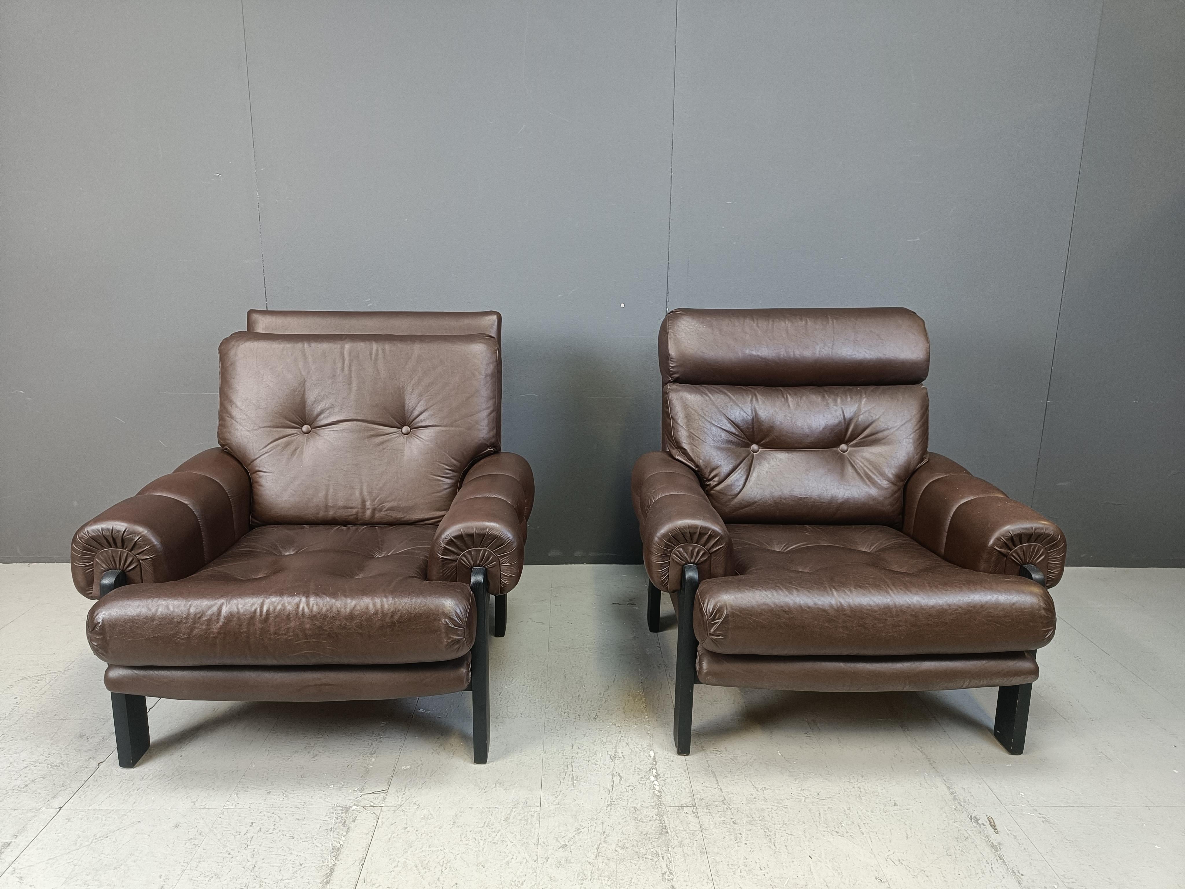 Scandinavo moderno Coppia di poltrone in pelle realizzate in Danimarca, anni '60 in vendita