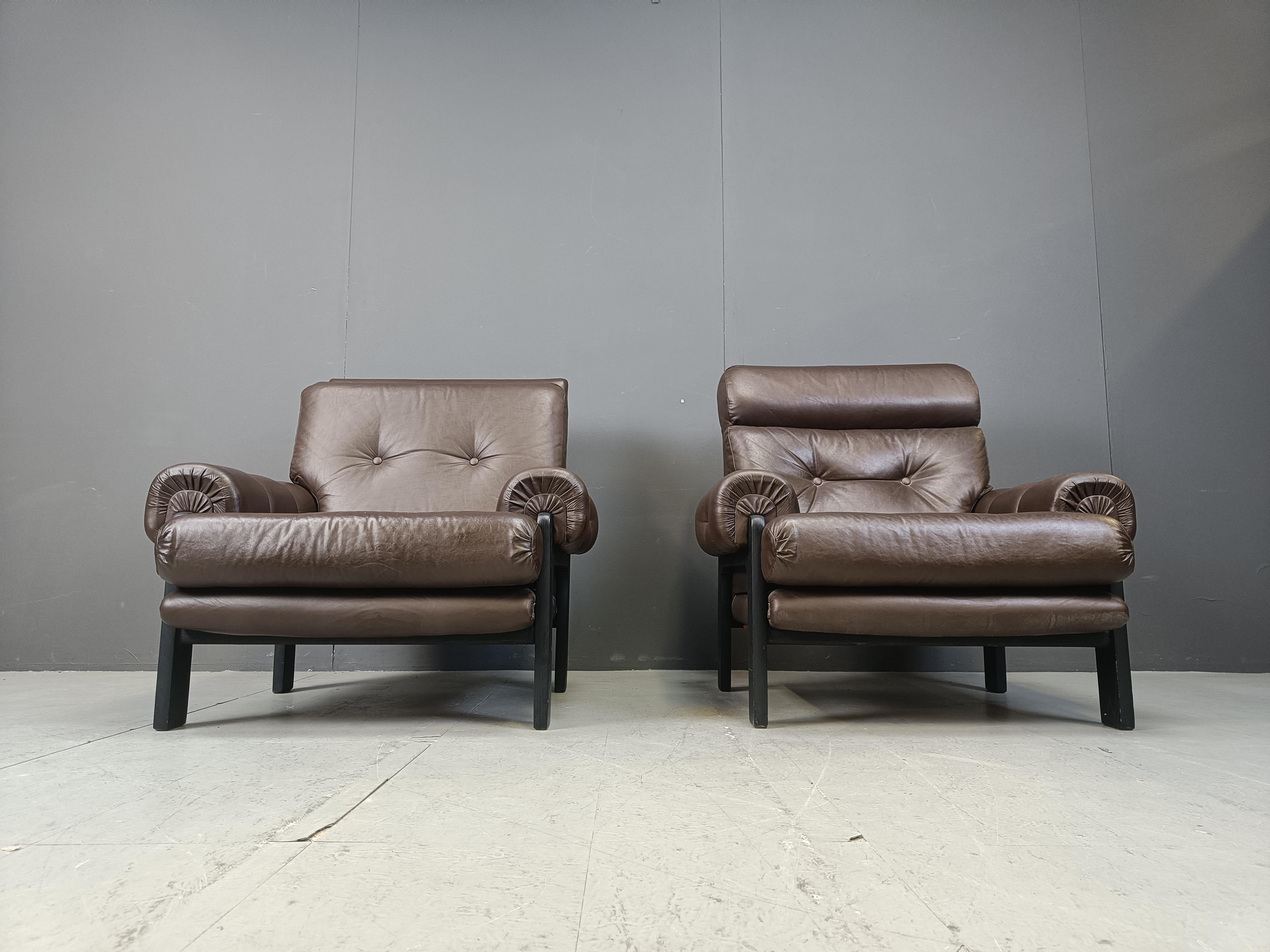 Ebanizzato Coppia di poltrone in pelle realizzate in Danimarca, anni '60 in vendita