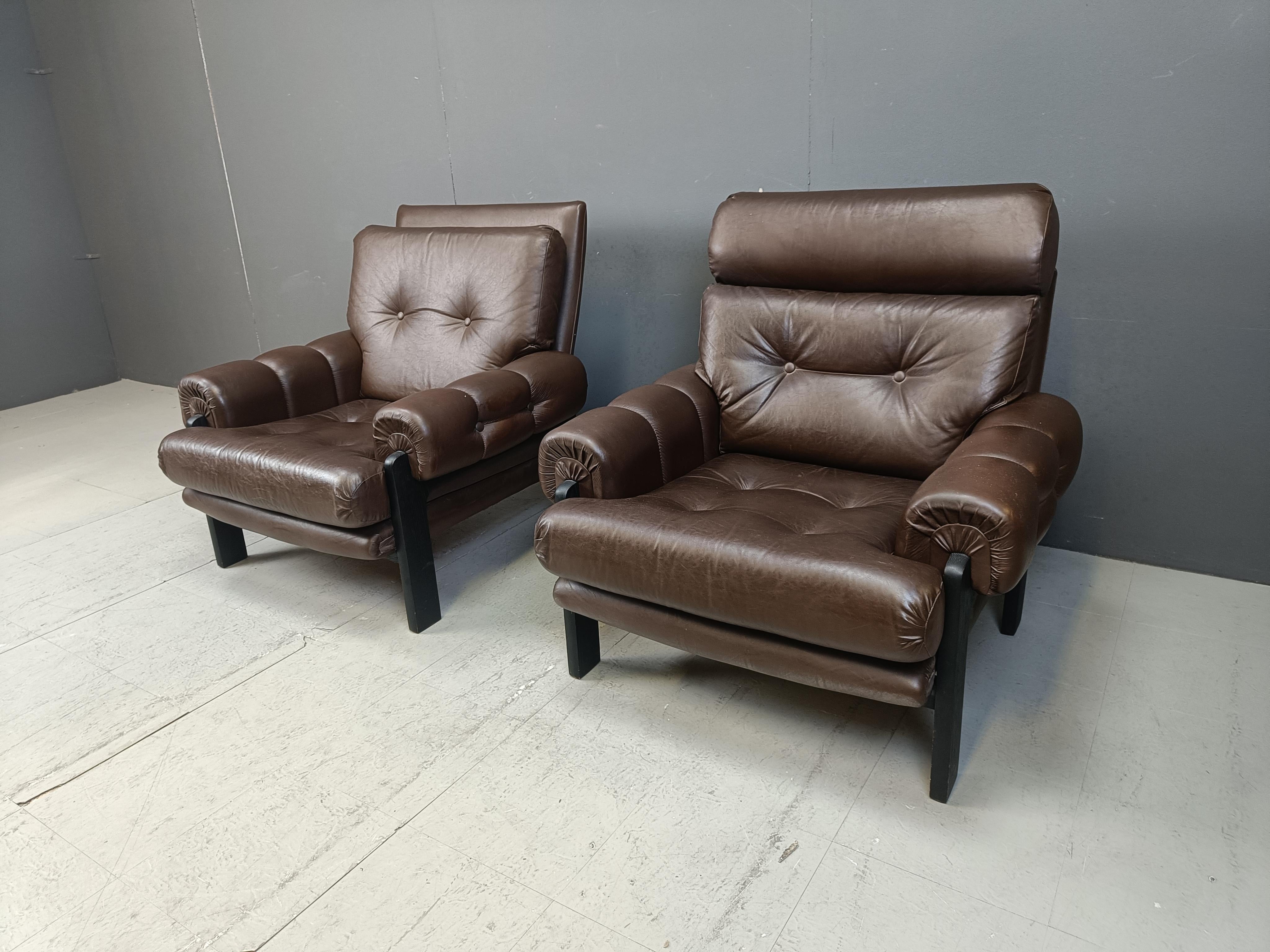 Metà XX secolo Coppia di poltrone in pelle realizzate in Danimarca, anni '60 in vendita