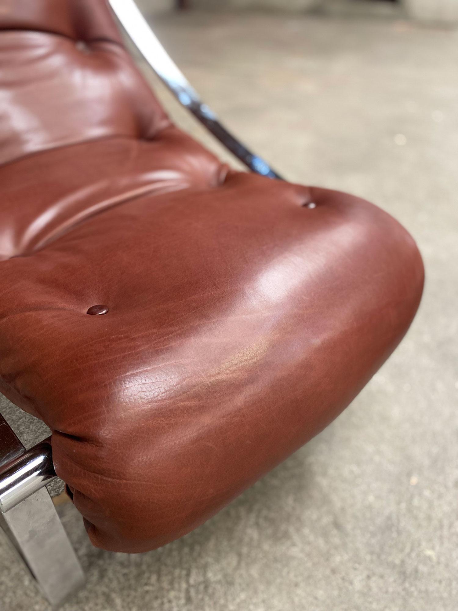 Mid-Century Modern Pair of Leather Armchairs Roche & Bobois circa 1970 For Sale