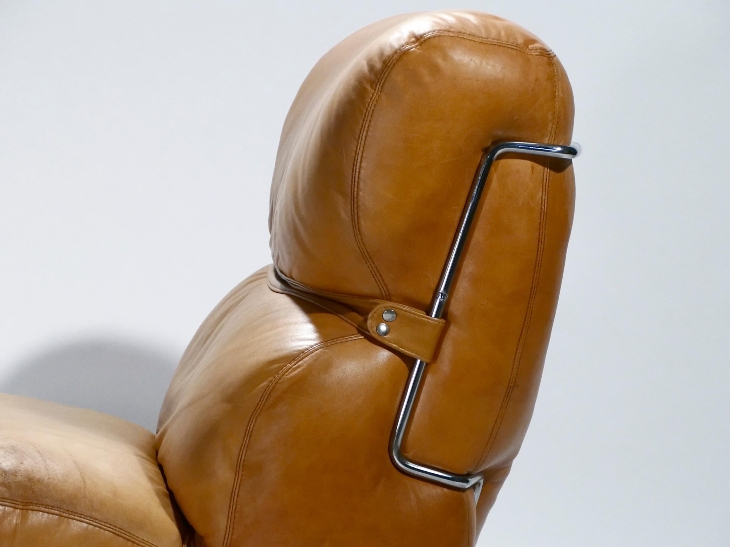 Pair of Leather Armchairs with Ottomans Gianfranco Frattini, 1970s 5