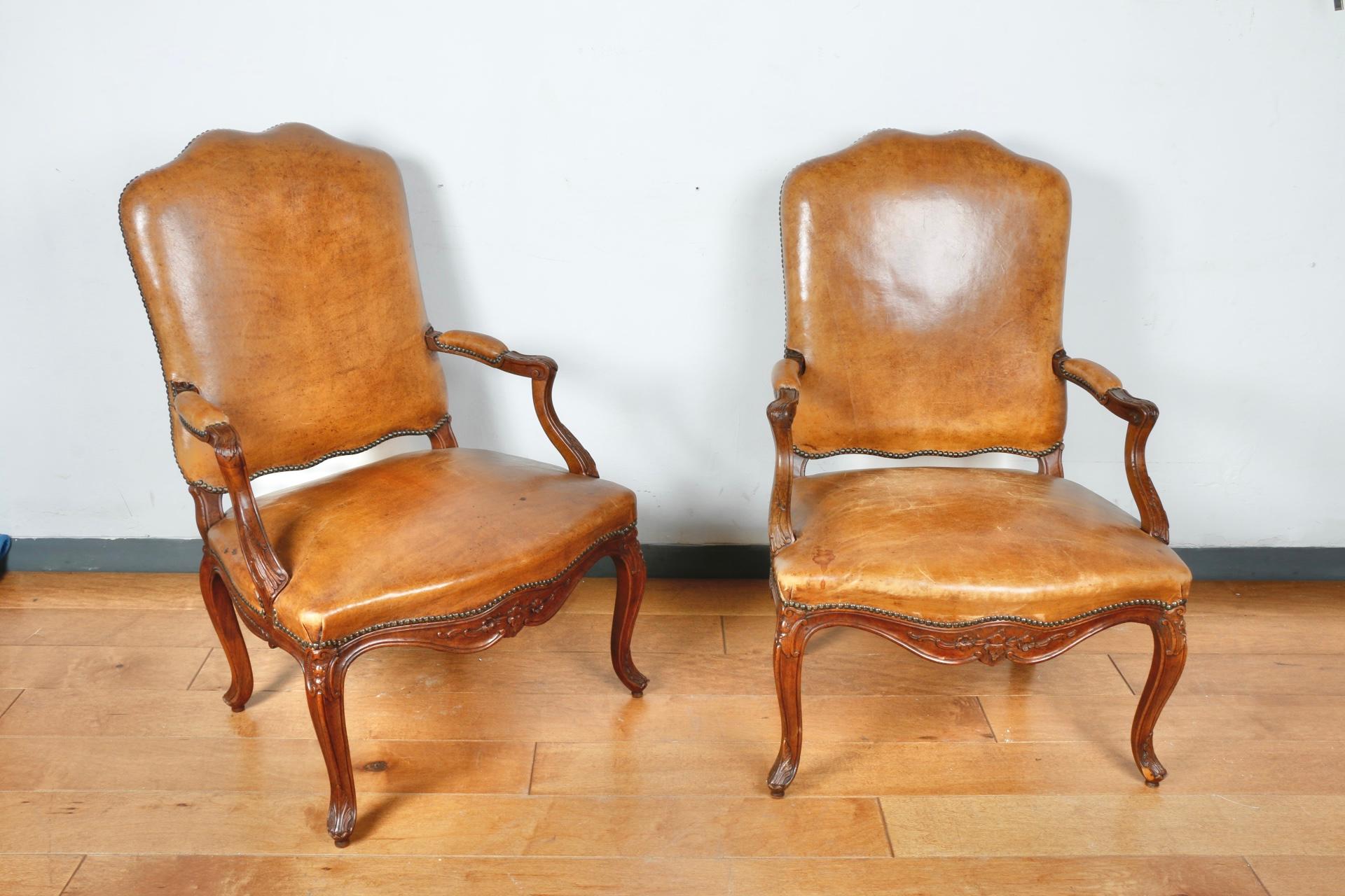 Rococo Paire de chaises Bergères en cuir en vente