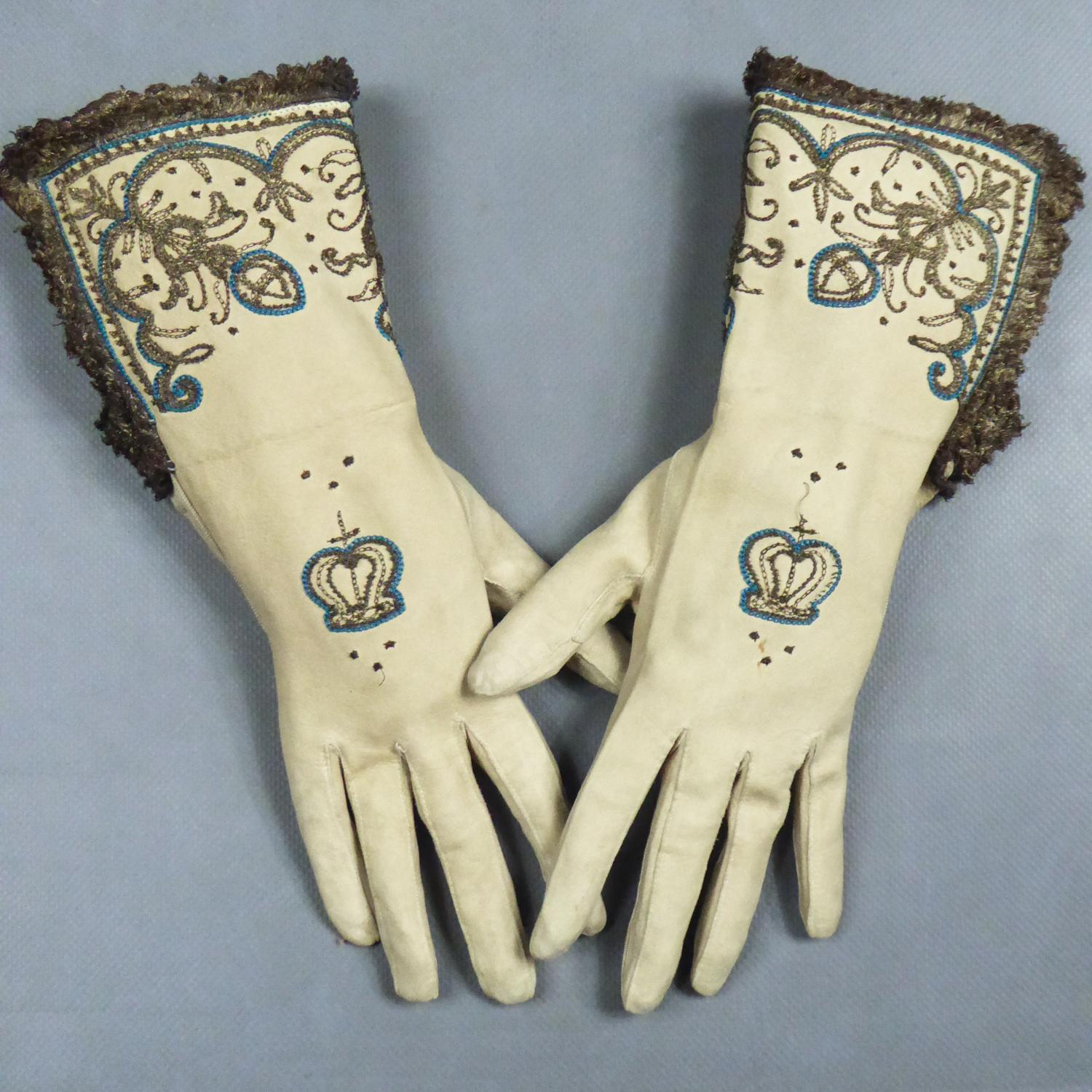 Beige Coppia di guanti da vescovo in pelle stile XVII secolo - Inghilterra Fine XIX secolo