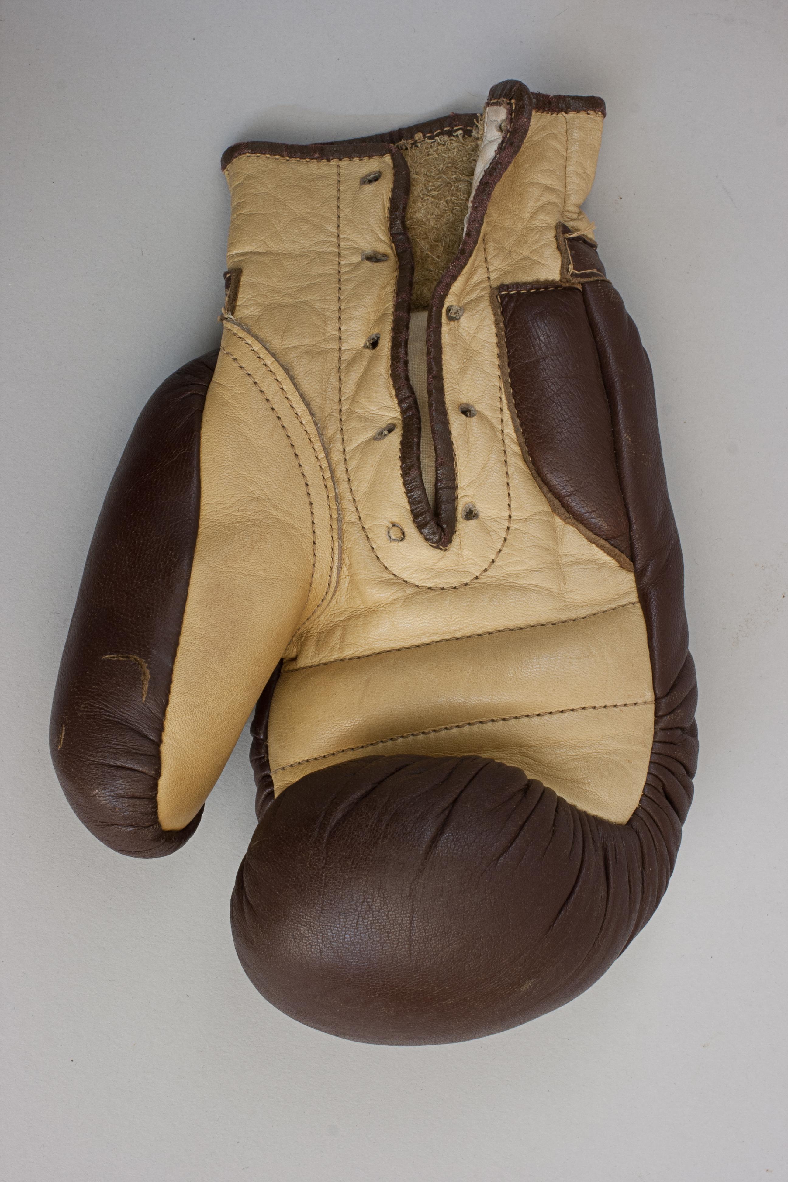 Pair of Leather Boxing Gloves For Sale 3