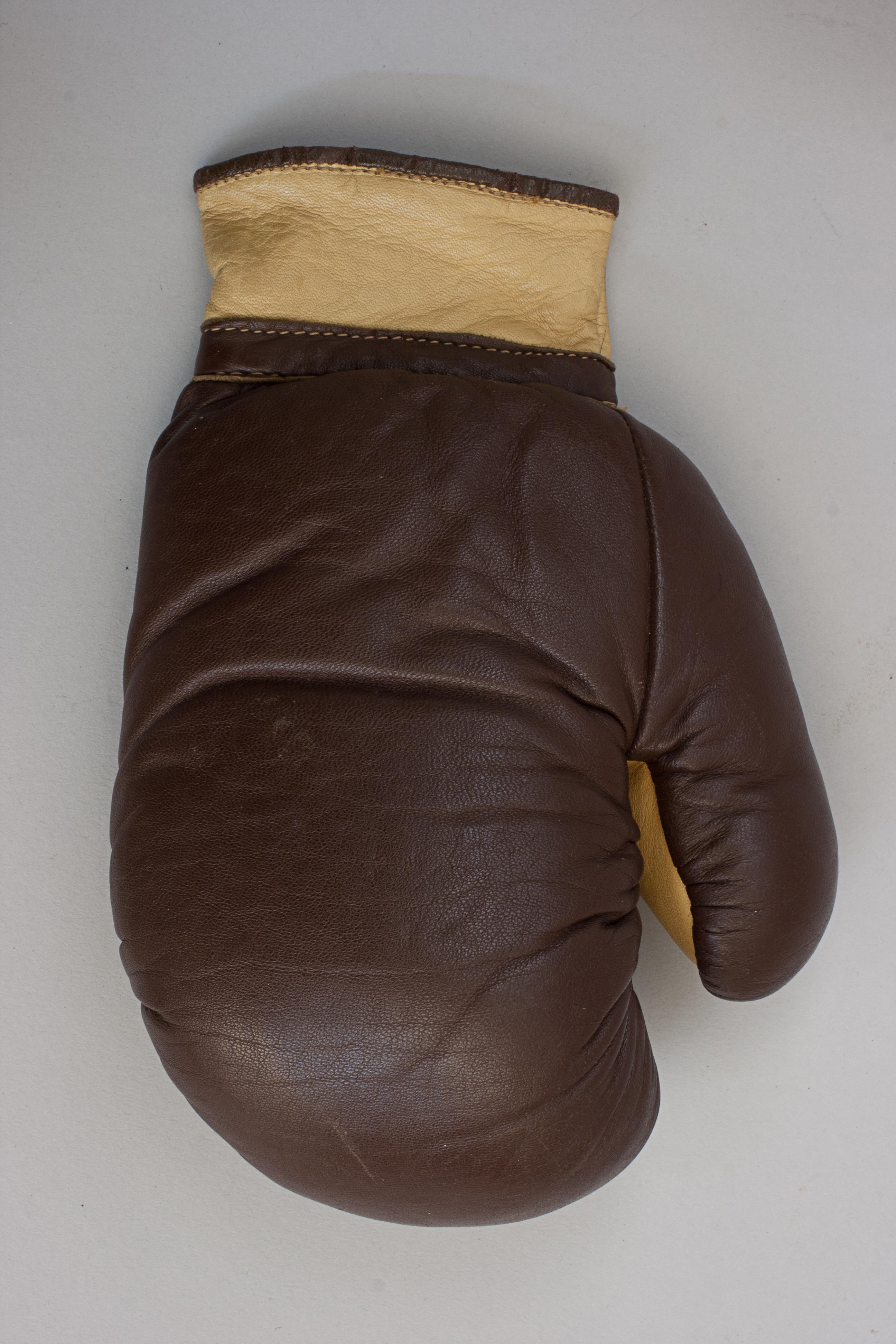 Pair of Leather Boxing Gloves For Sale 4