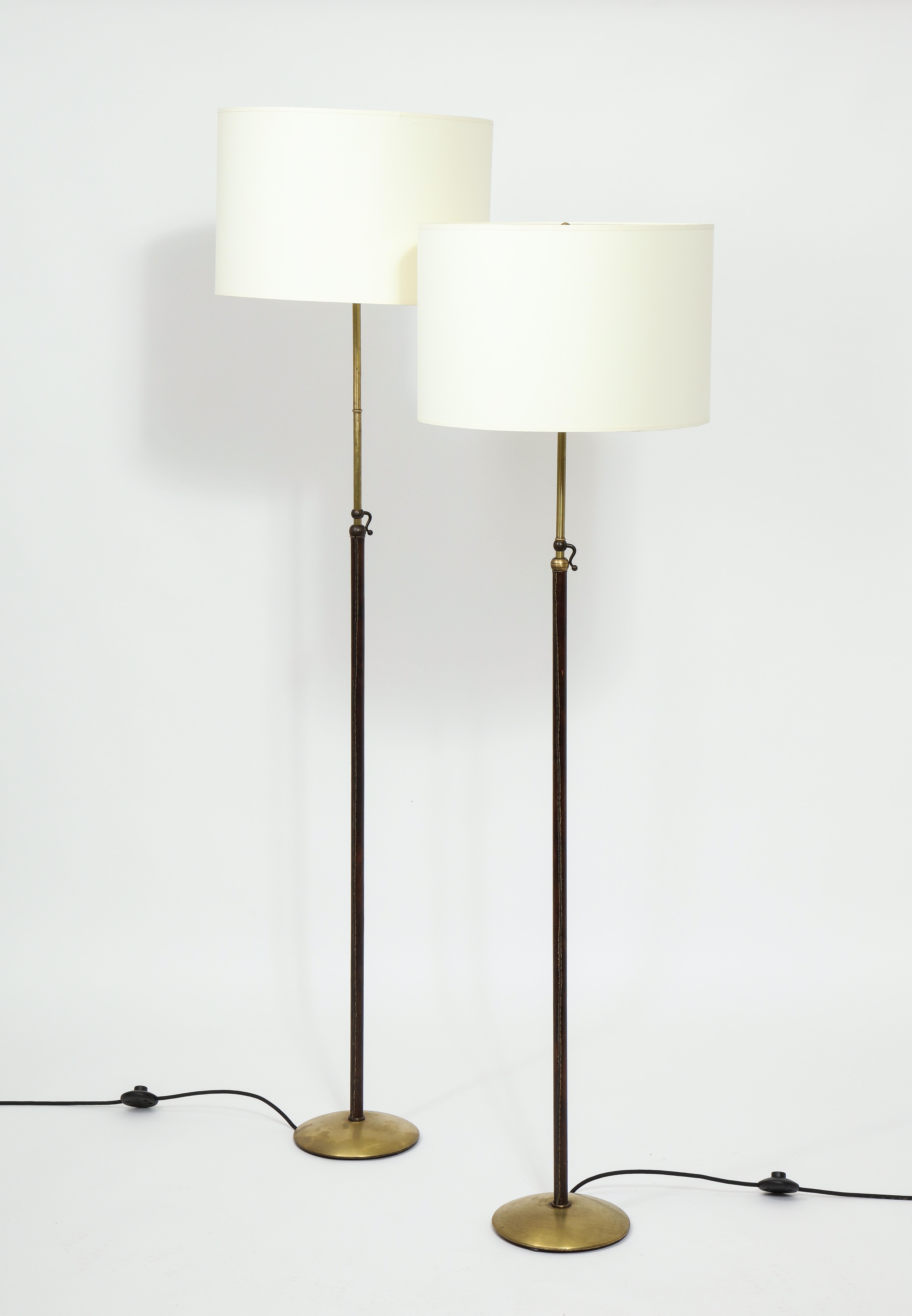 Mid-Century Modern Pair of Leather and Brass Adjustable Floor Lamps by Jacques Adnet, France, 1950s For Sale