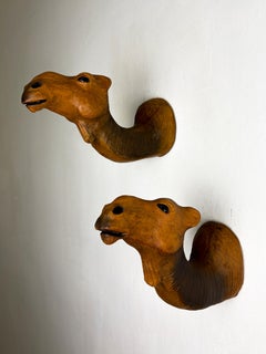 Paire de patères en cuir en forme de tête de chameau, Italie, années 1960