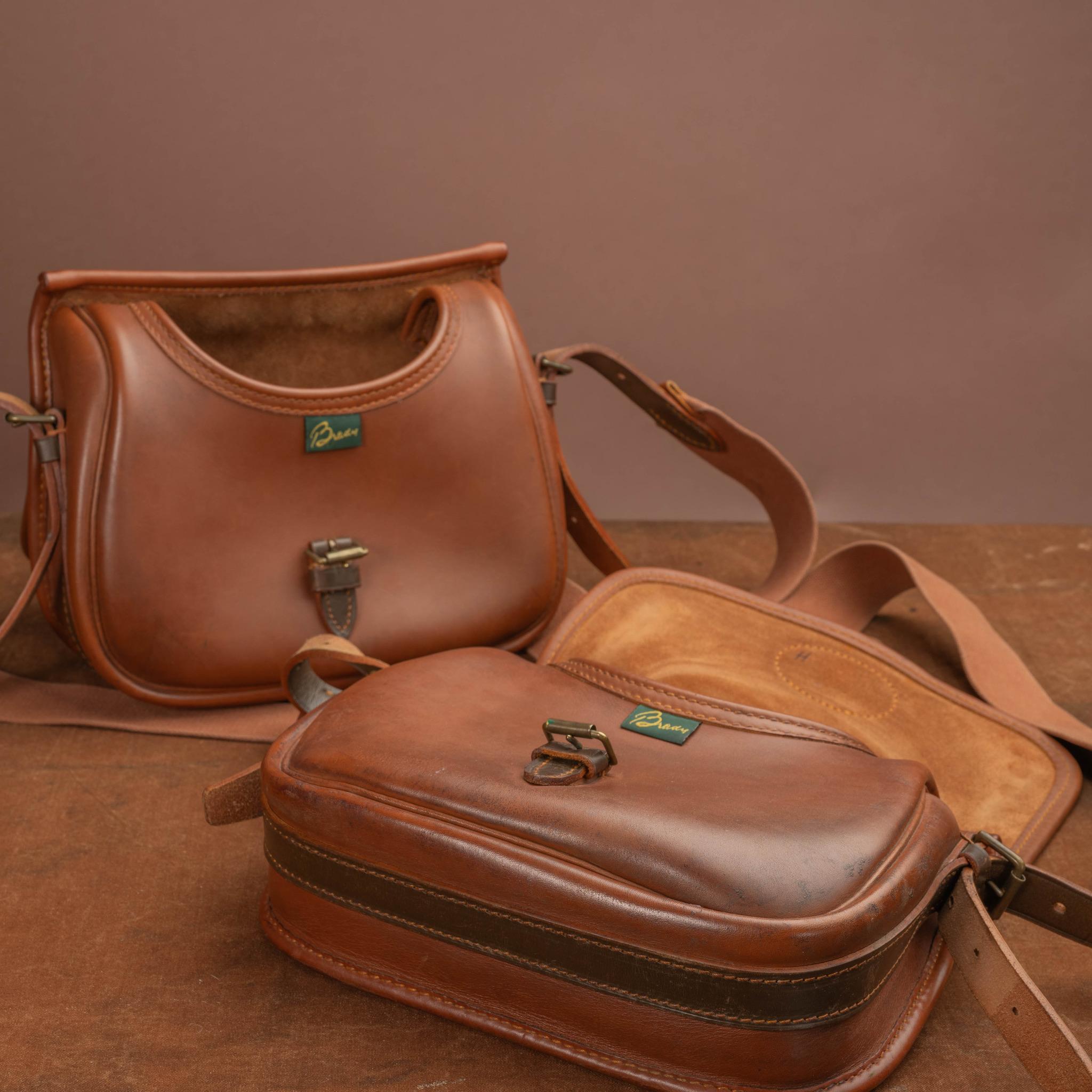 Paire de sacs à cartouches en cuir, vers 2000 Bon état - En vente à London, GB