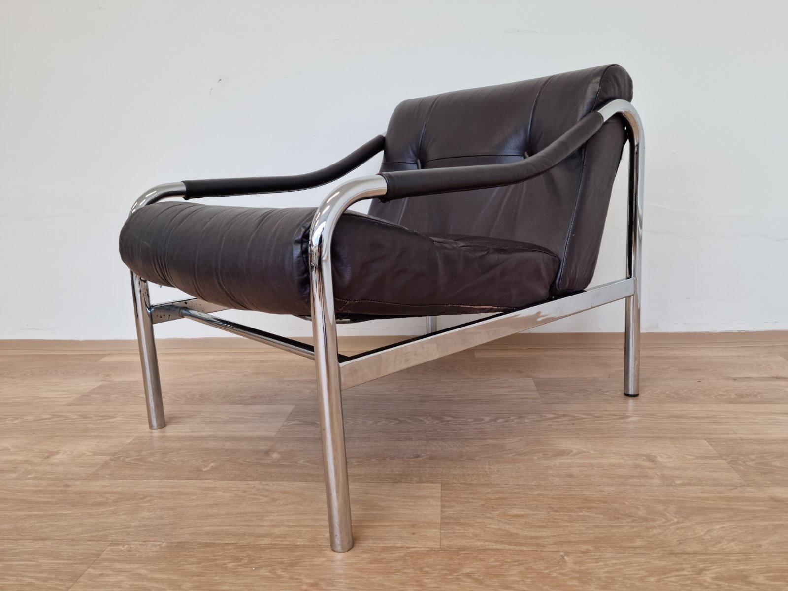 Britannique Paire de chaises en cuir conçues par Tim Bates pour PIEFF, Angleterre, vers 1970 en vente