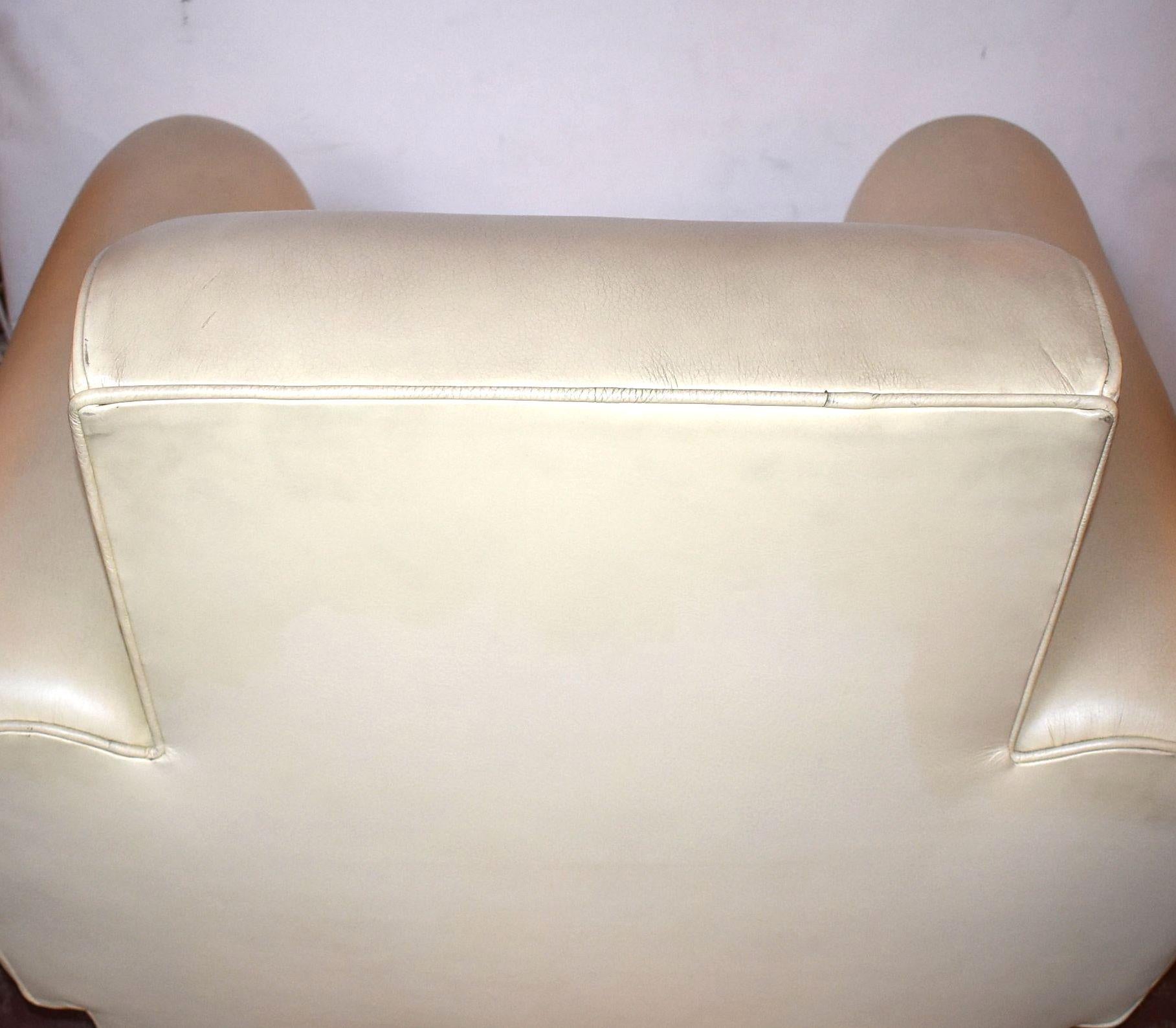 Paire de fauteuils club en cuir dans le style de Paul Dupre-Lafon en vente 3