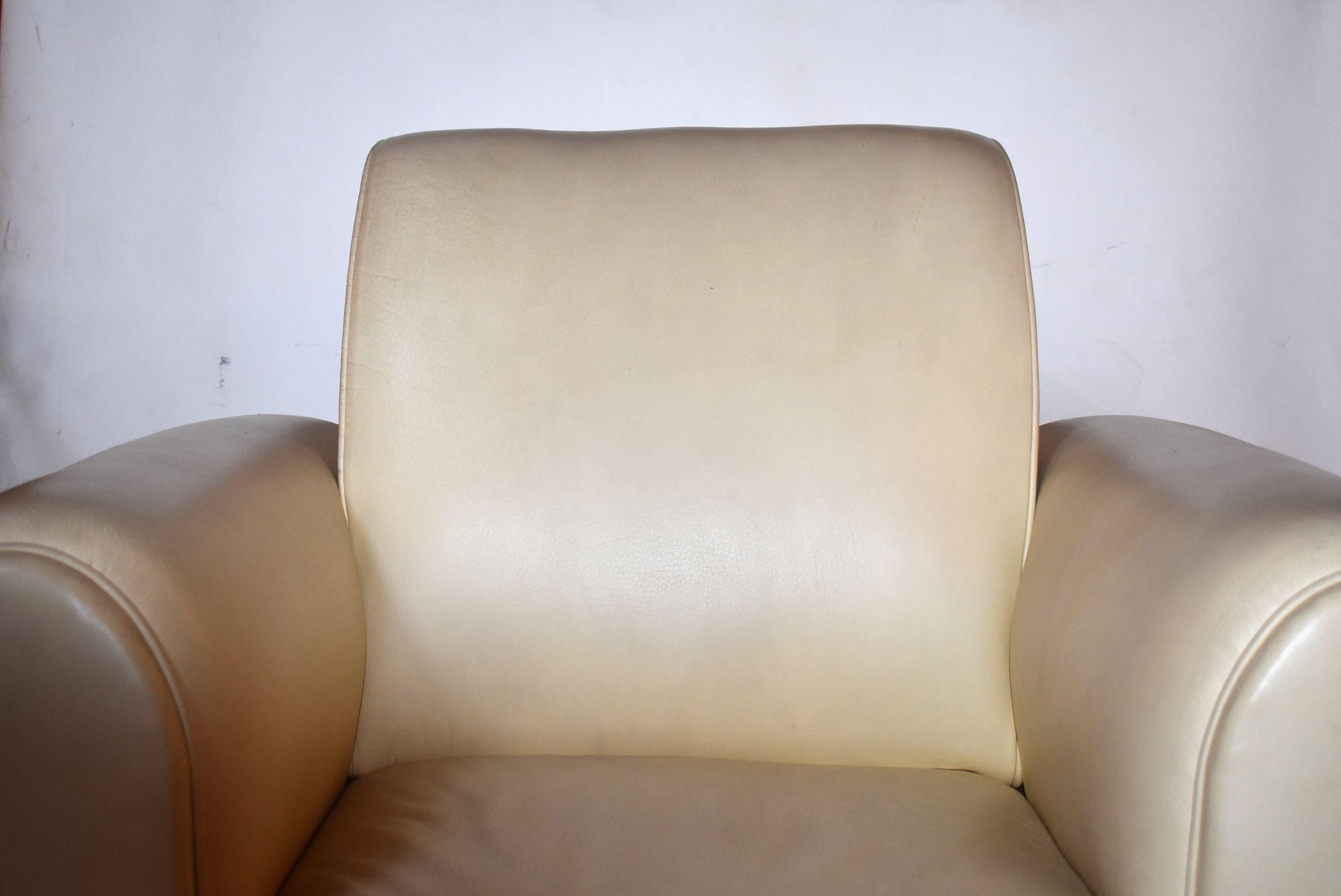 Cuir Paire de fauteuils club en cuir dans le style de Paul Dupre-Lafon en vente
