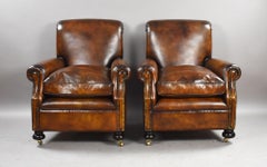 Paire de fauteuils club en cuir