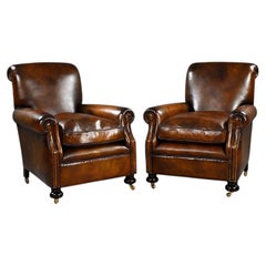 Paire de fauteuils club en cuir
