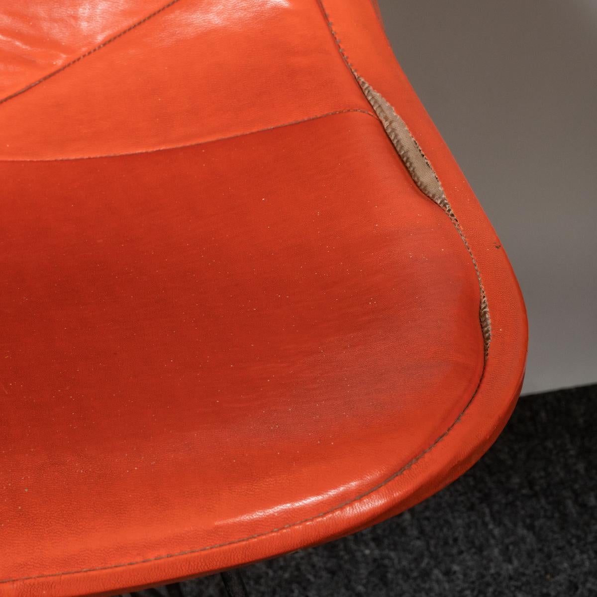 Pareja de sillas auxiliares Eames DKX-1 de cuero para Herman Miller en venta 5