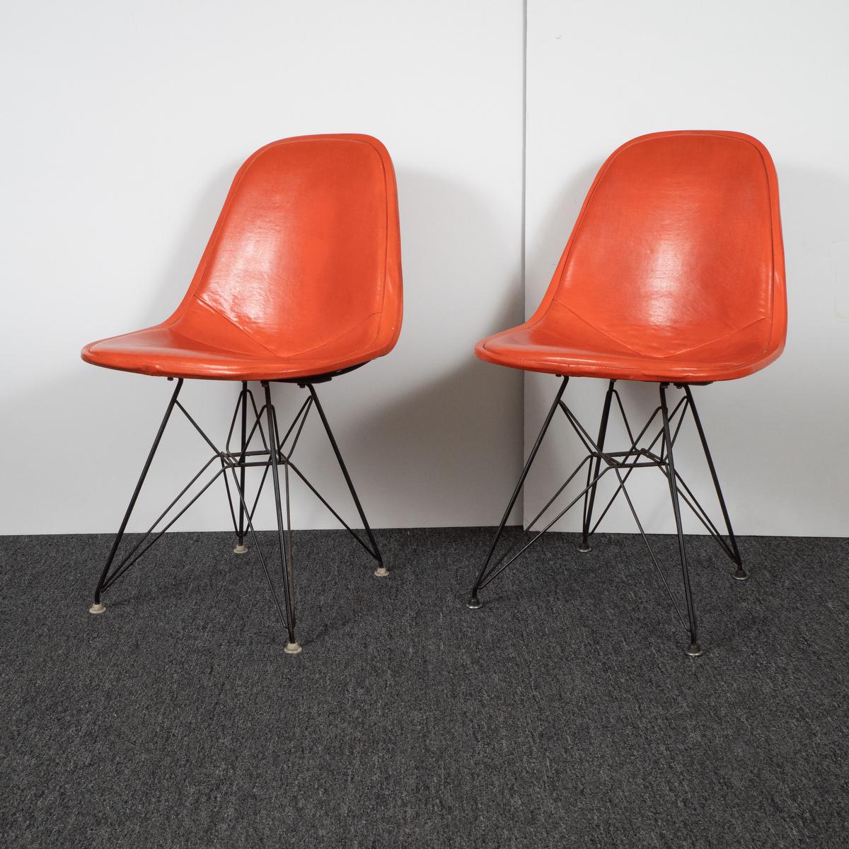 Mid-Century Modern Pair of Leather Eames DKX-1 Side Chairs for Herman Miller For Sale