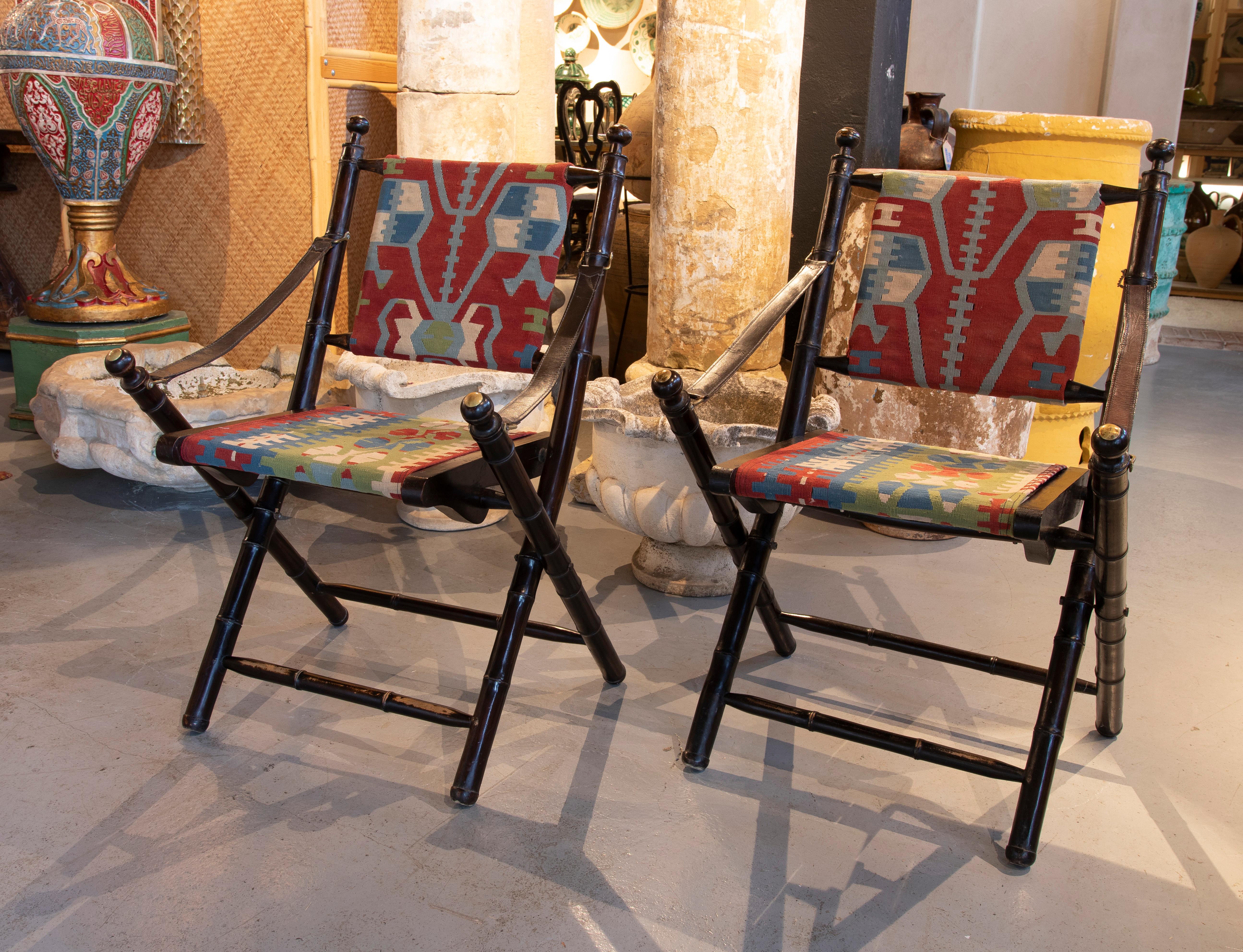 Pair of Leather Folding Chairs with Hand-Stitched Kilim Seat and Backrest In Good Condition In Marbella, ES