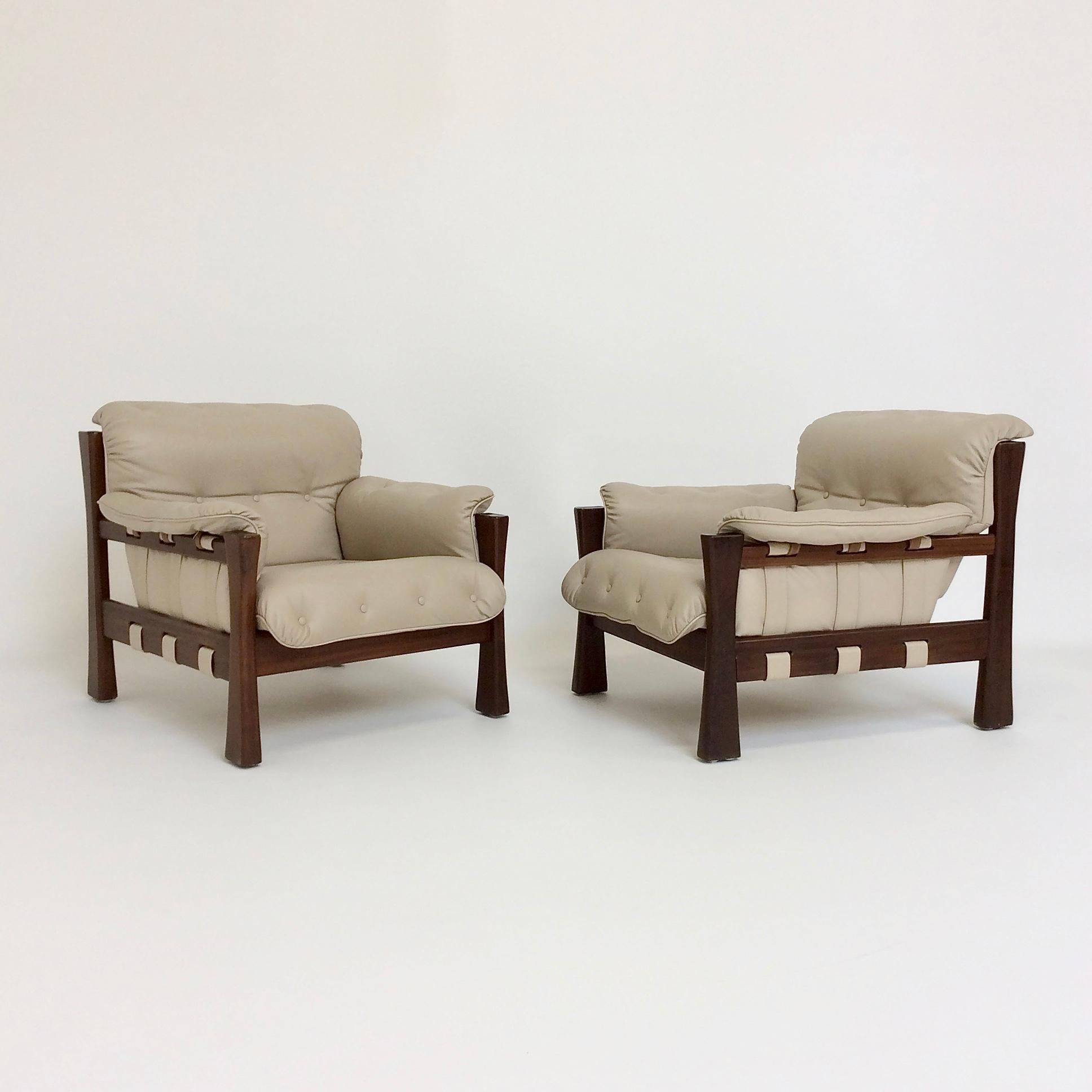 Nice pair of armchairs, circa 1970, Brazil
Light grey leather, solid dark wood.
Dimensions: 73 cm H, 80 cm W, 90 cm D, seat height 40 cm.
Good original condition.
All purchases are covered by our Buyer Protection Guarantee.
This item can be returned