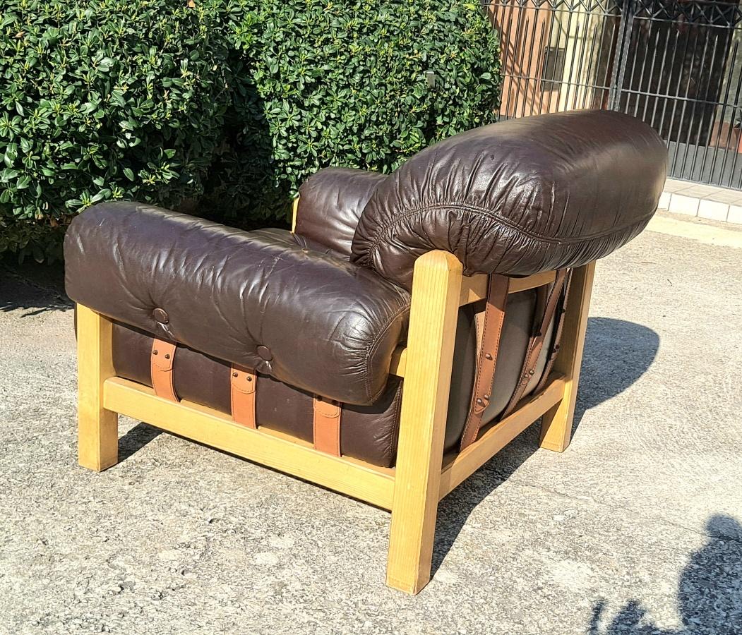 Pair of Leather Italian Laung Chairs For Sale 1