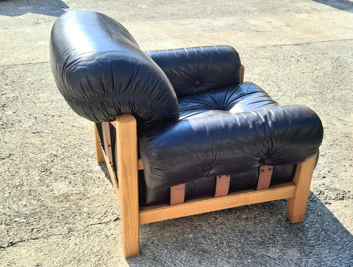 Pair of Leather Italian Laung Chairs For Sale 2