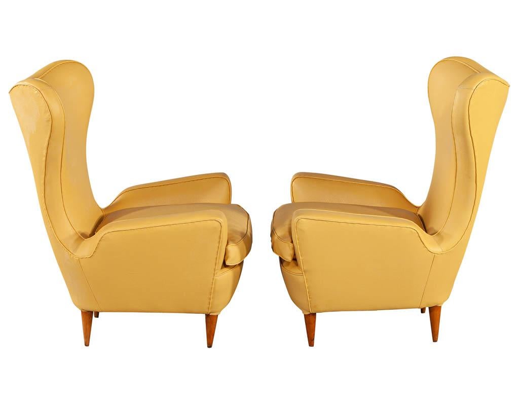 Mid-Century Modern Pair of Leather Italian Lounge Chairs Attributed to Paolo Buffa For Sale
