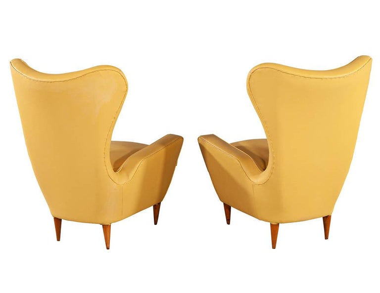 Mid-20th Century Pair of Leather Italian Lounge Chairs Attributed to Paolo Buffa For Sale