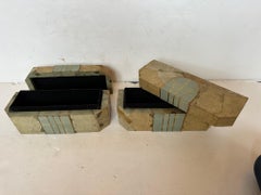 Pareja de cajas con tapa de cuero y esmalte verde marfil repujado