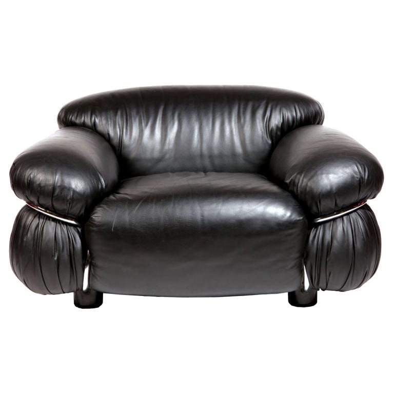 Pair of Leather Lounge Chairs by Gianfranco Frattini for Cassina