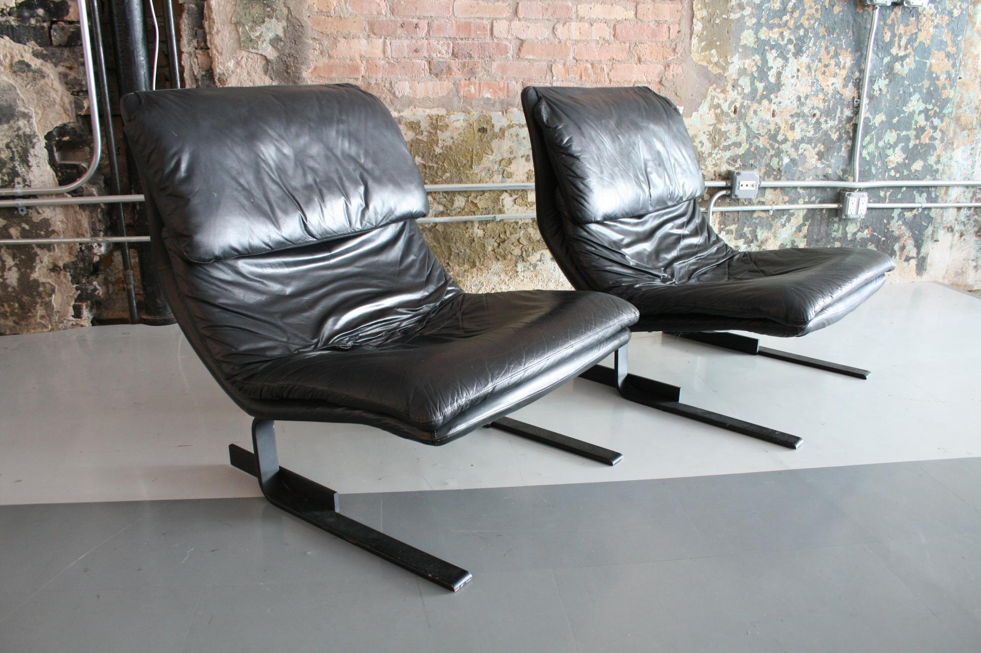 Italian Pair of Leather Lounge Chairs by Giovanni Offredi for Saporiti Italy