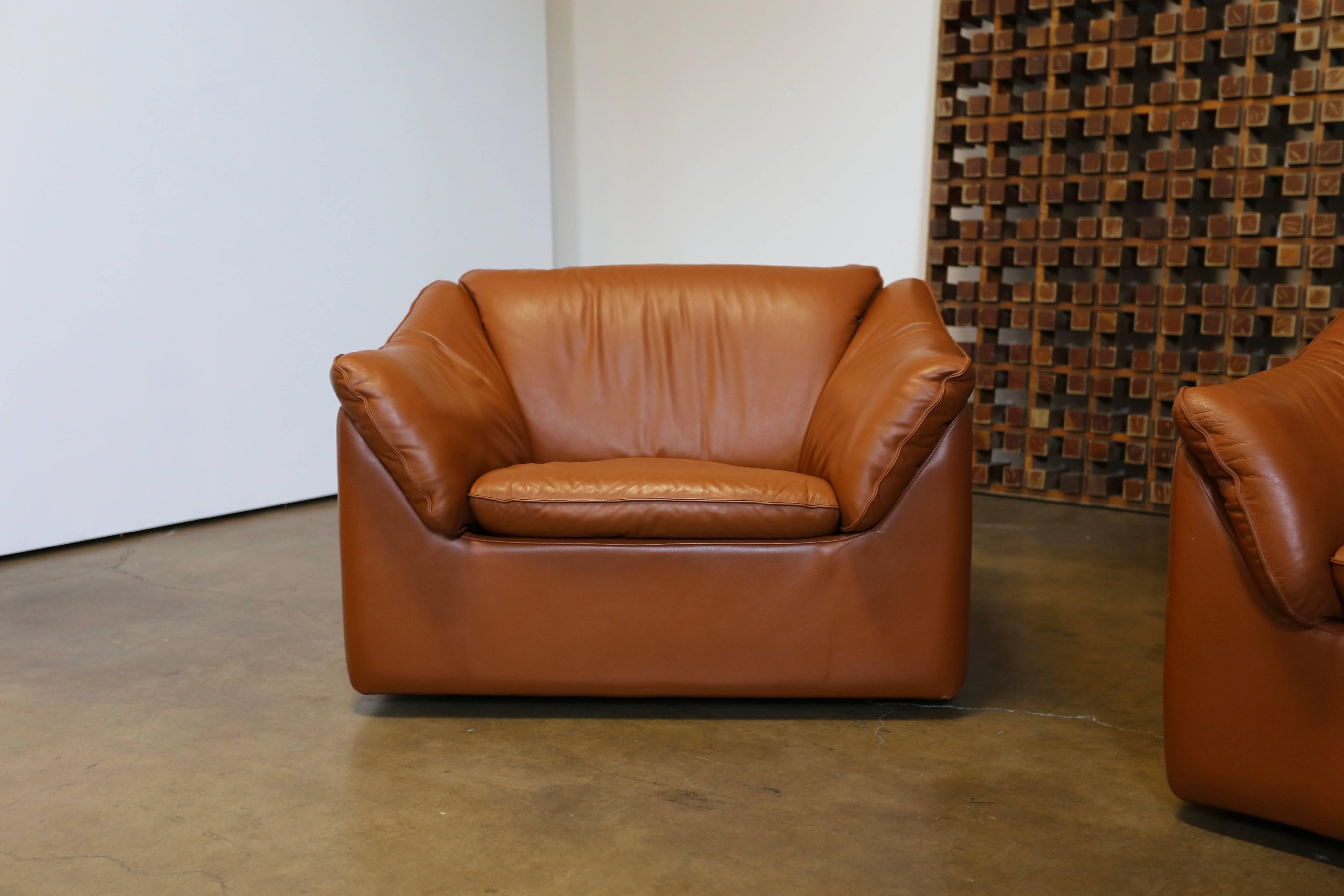 Pair of Leather Lounge Chairs by Metropolitan 2