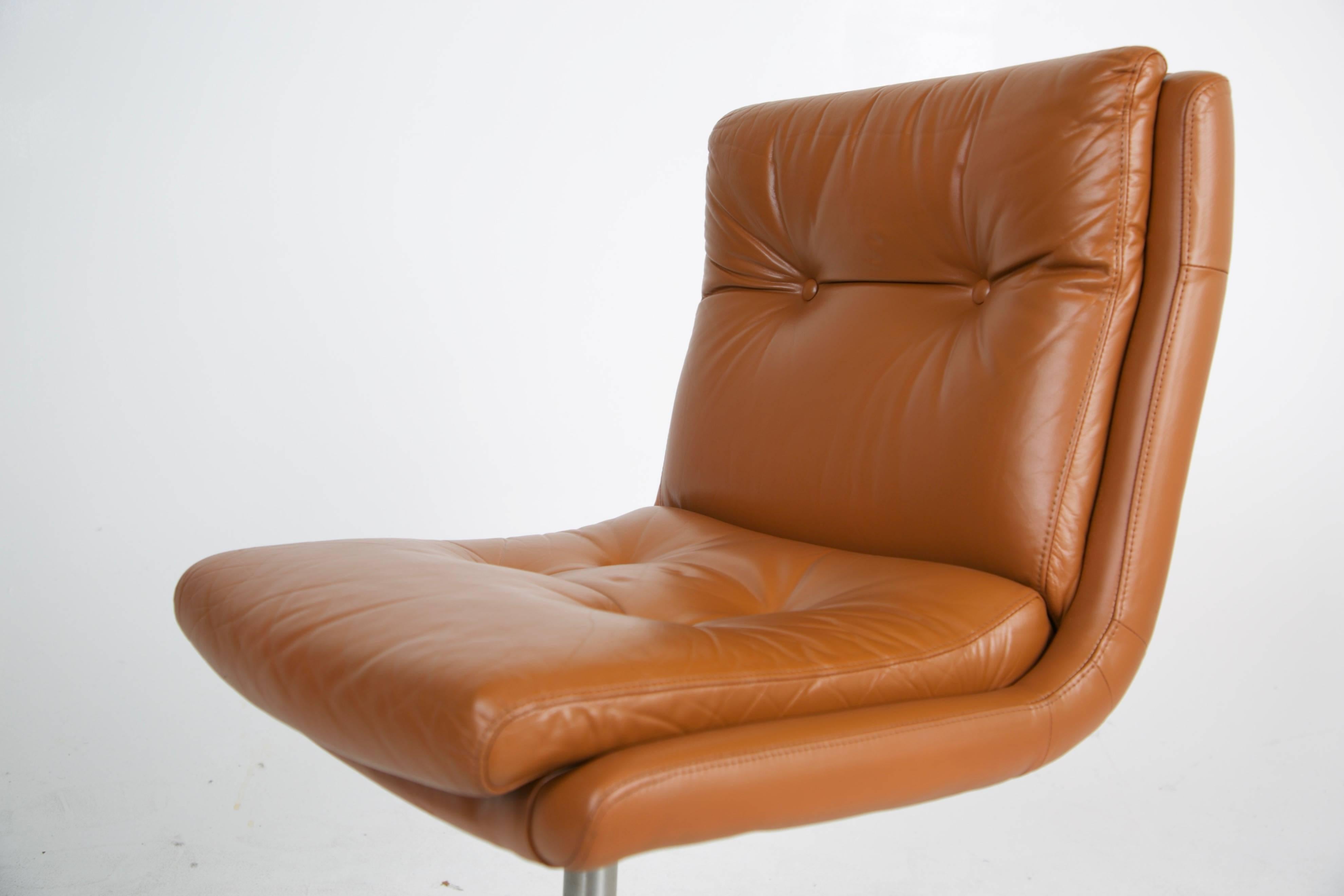 Pair of Leather and Steel Lounge Chairs by Raphael, France, circa 1970 4