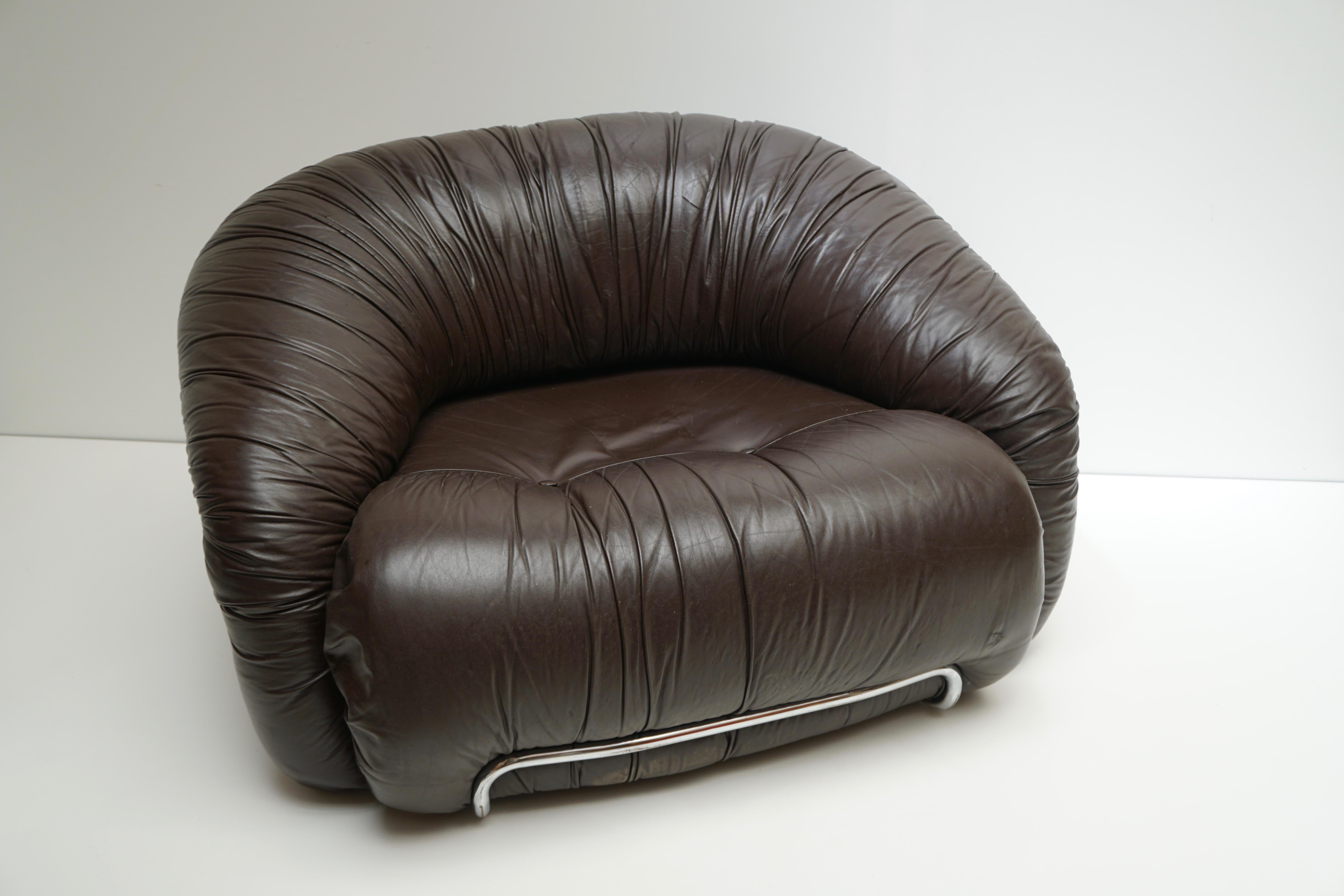 One Leather Lounge Chair in the Style of Gianfranco Frattini for Cassina For Sale 2