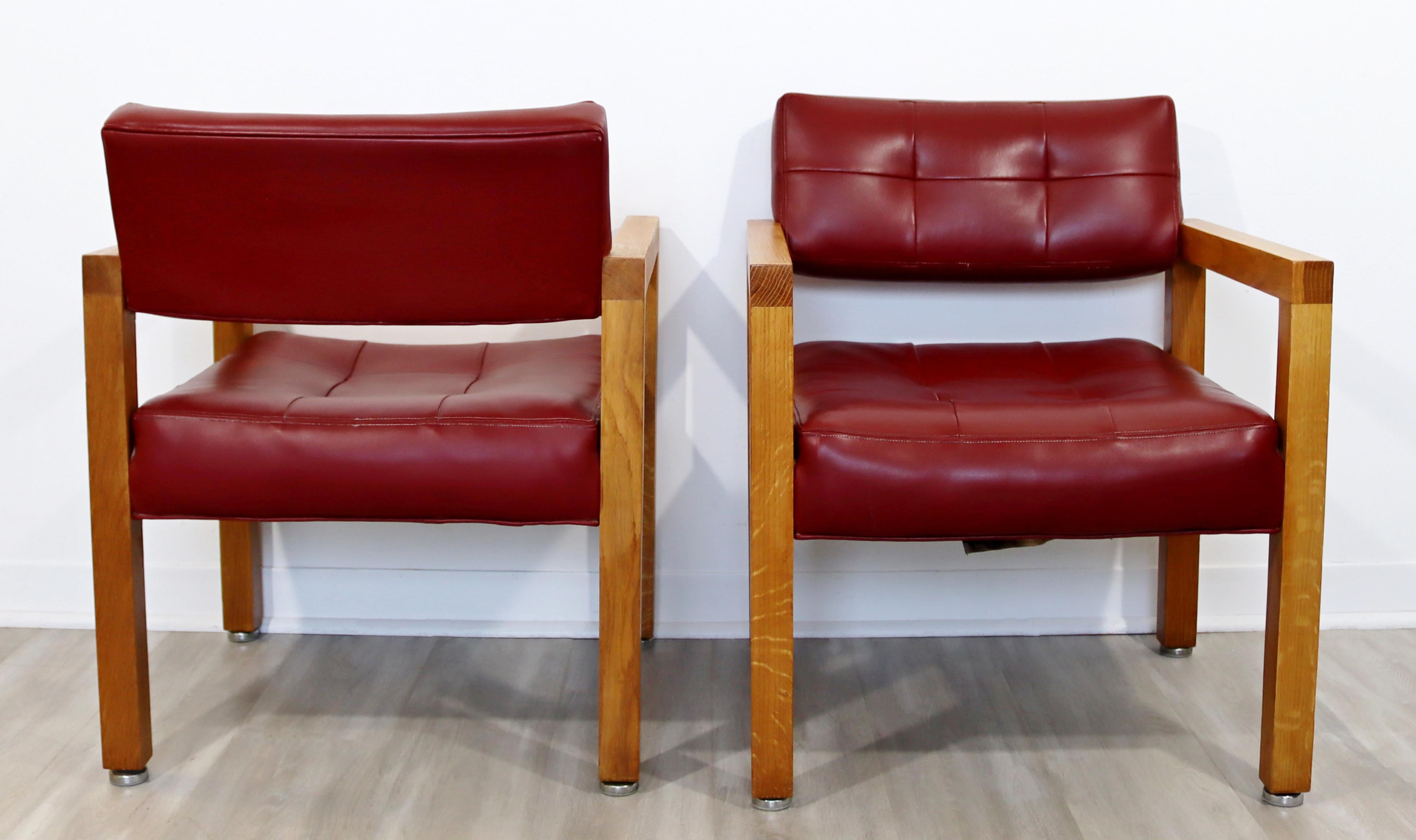 Late 20th Century Pair of Leather Mid-Century Modern Milo Baughman for Thayer Coggin Chairs