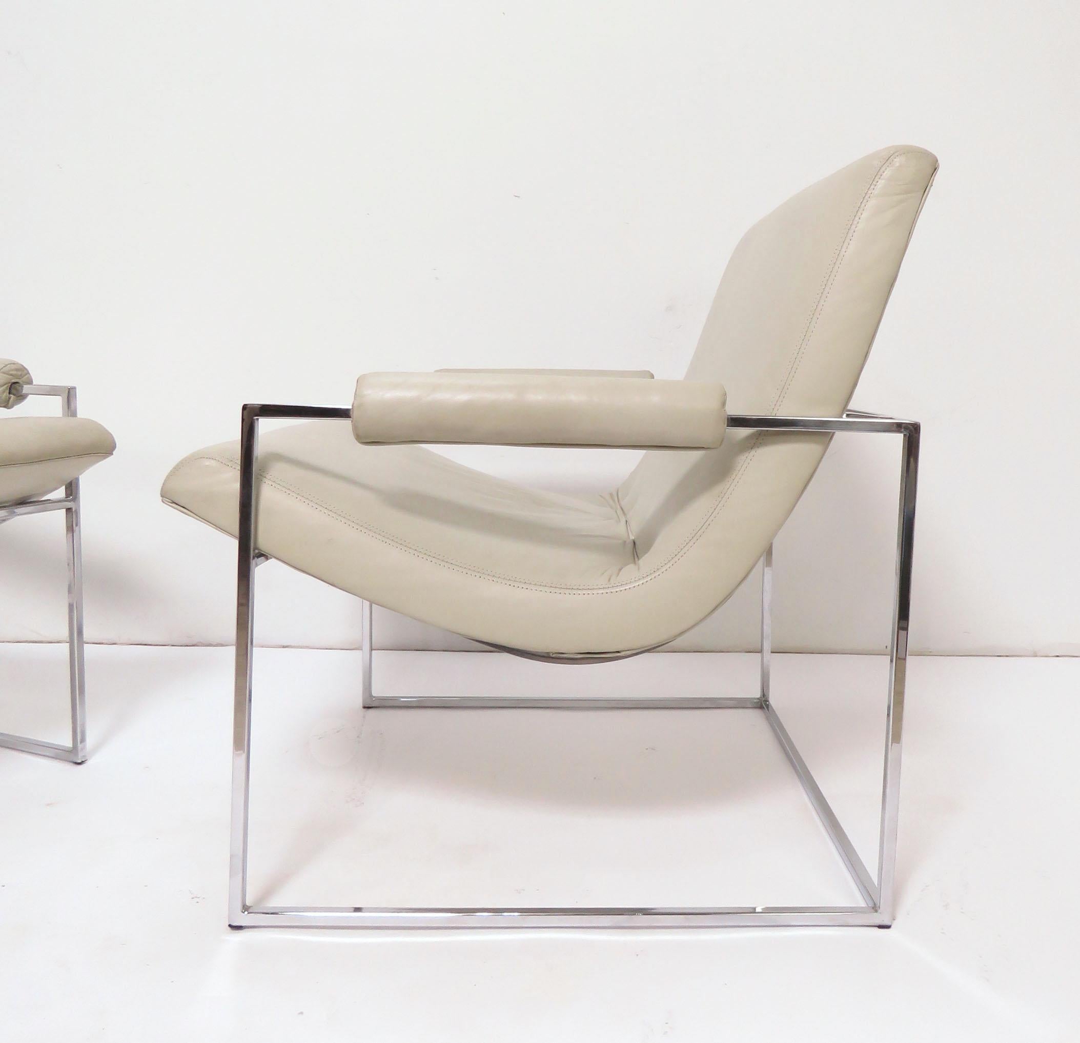 Mid-Century Modern Pair of Leather Milo Baughman Scoop Lounge Chairs for Thayer Coggin