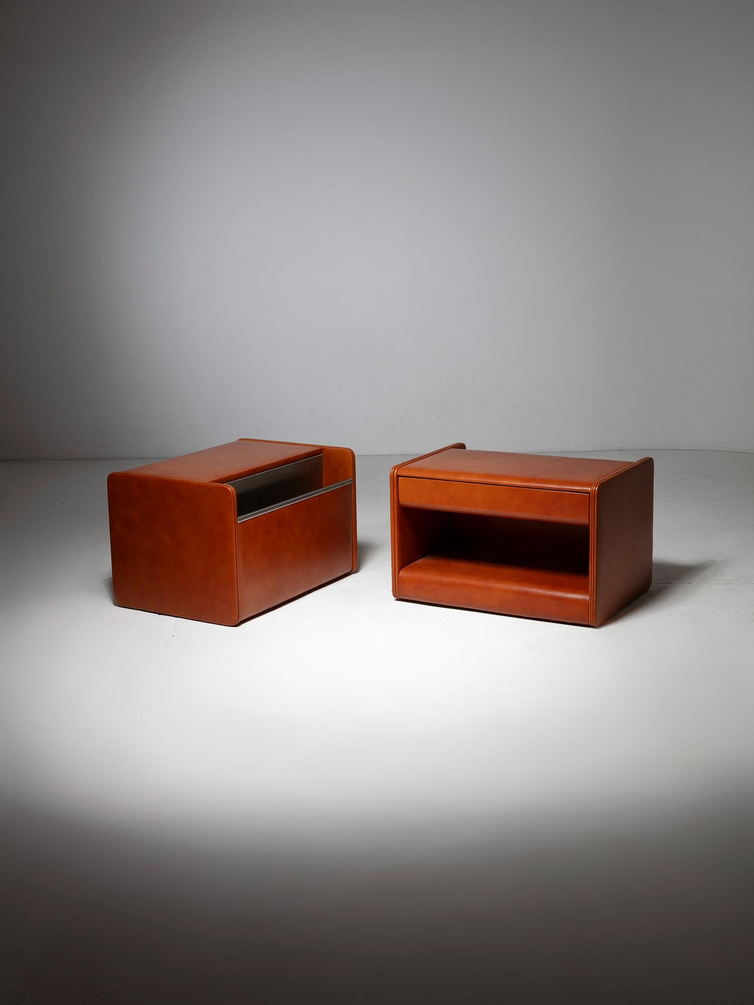 Pair of Leather Night Stands by Luigi Massoni for Poltrona Frau, Italy, 1960s In Good Condition For Sale In Milan, IT