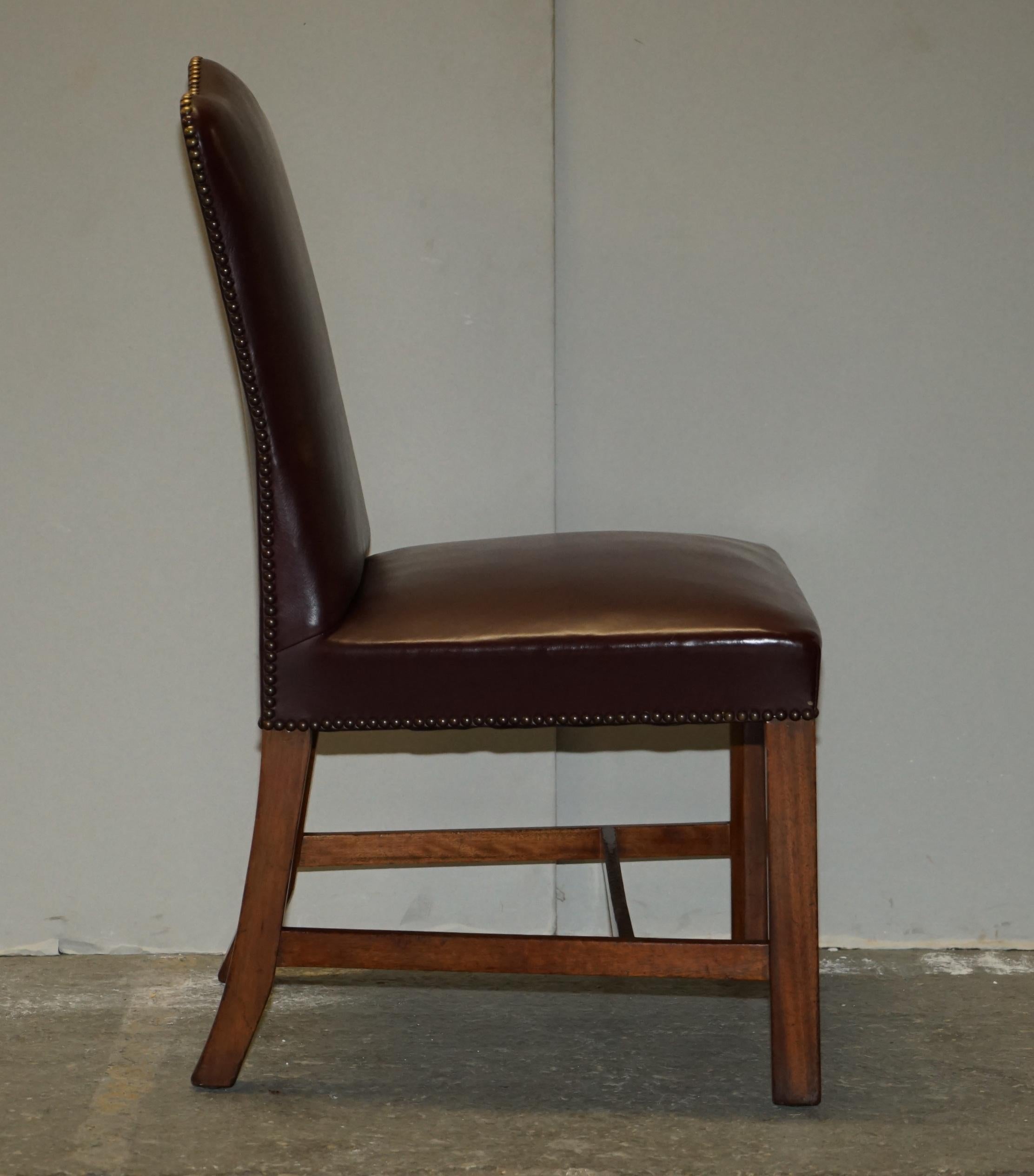 Paire de chaises de coiffeuse en cuir provenant de l'Hôte d'une famille de PRINCESS DIANA en vente 5