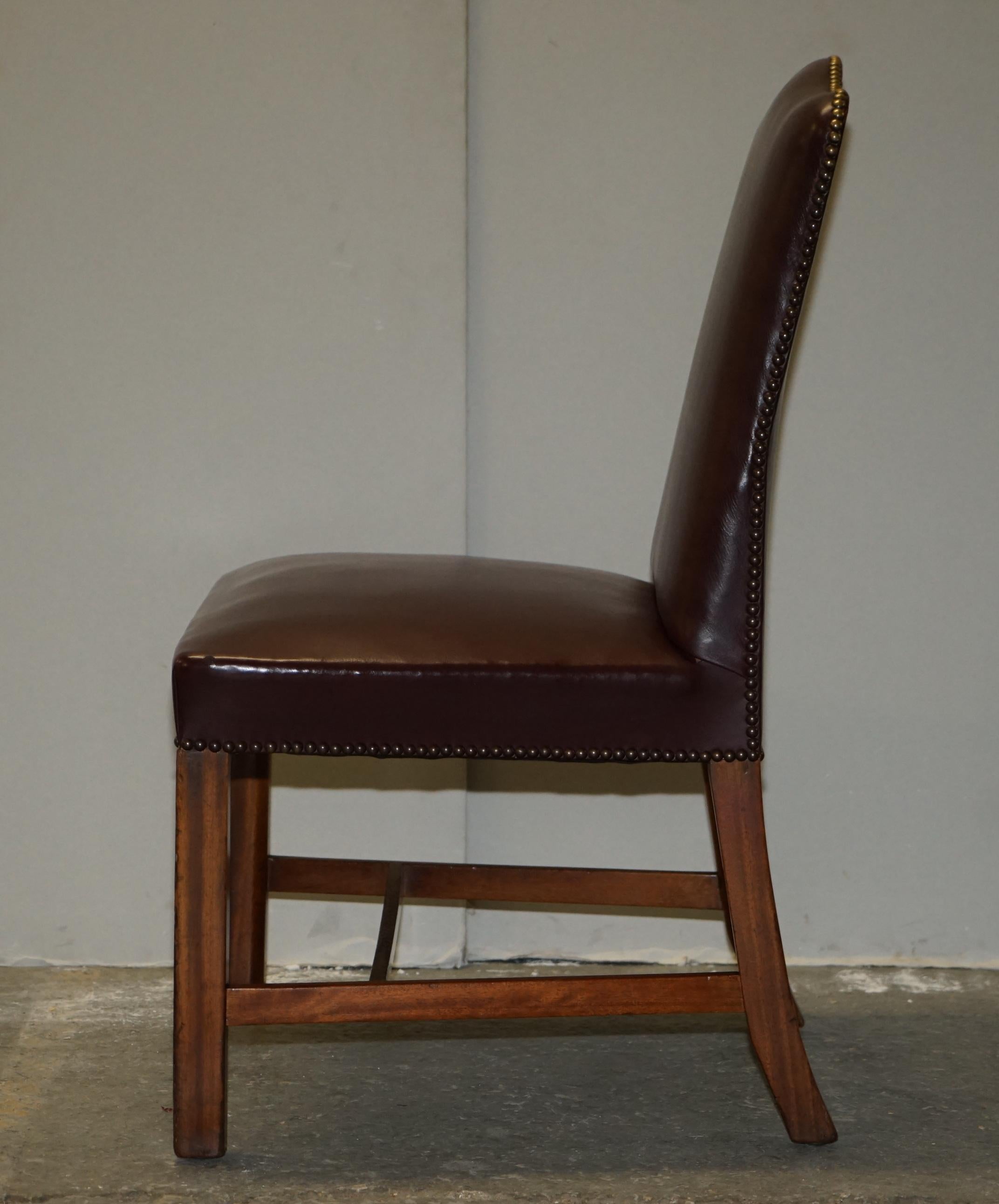 Paire de chaises de coiffeuse en cuir provenant de l'Hôte d'une famille de PRINCESS DIANA en vente 7