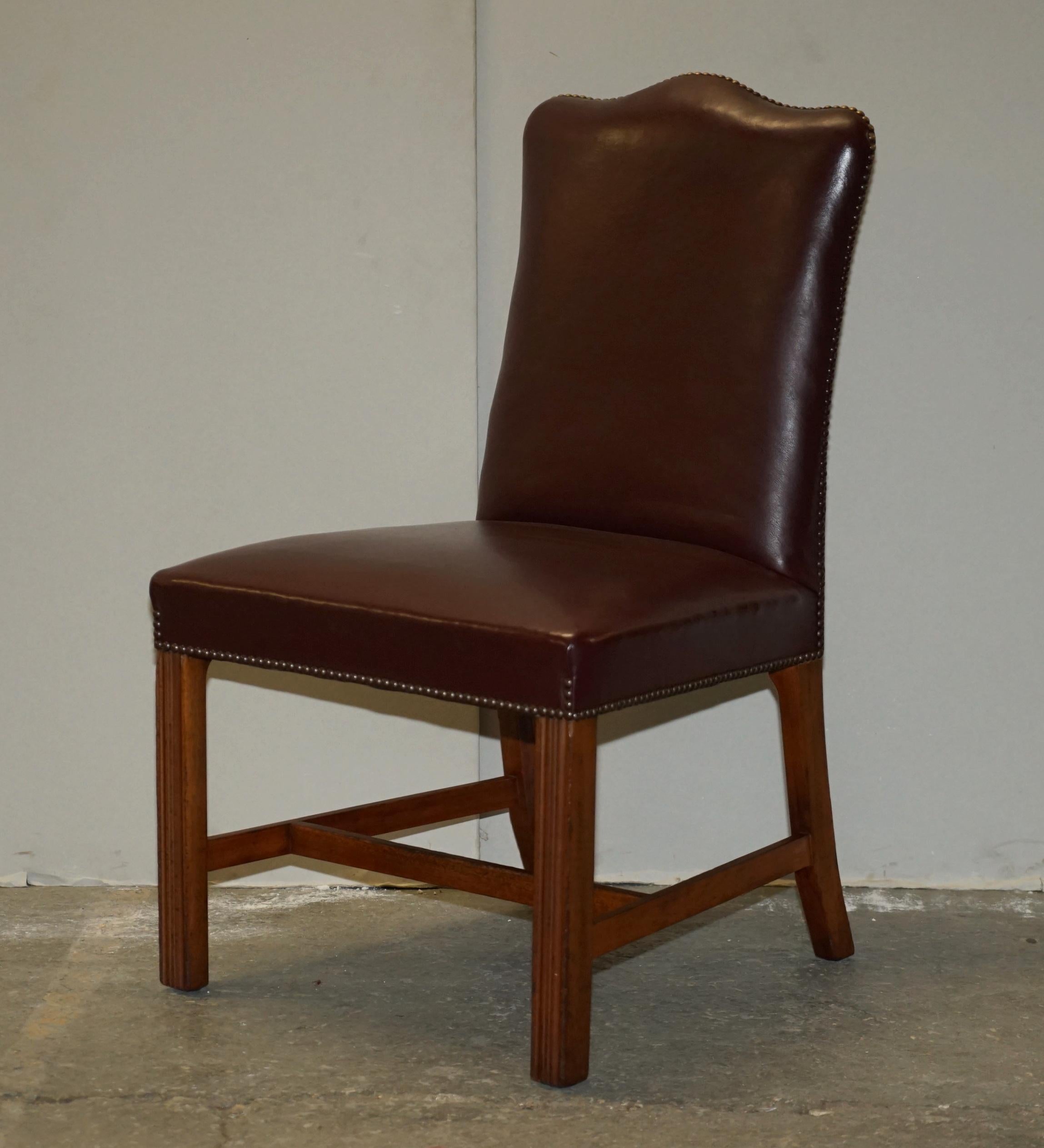 Paire de chaises de coiffeuse en cuir provenant de l'Hôte d'une famille de PRINCESS DIANA en vente 8