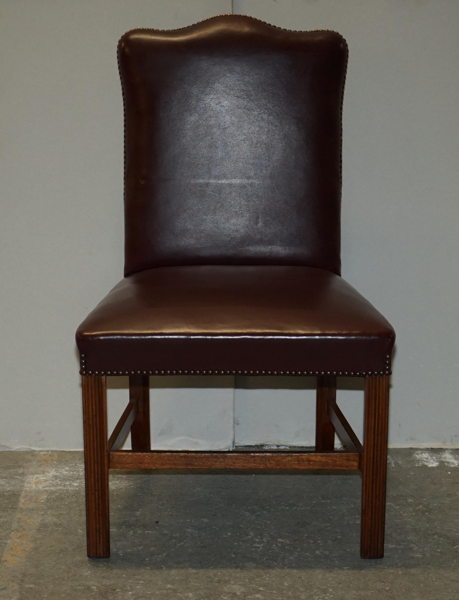 Paire de chaises de coiffeuse en cuir provenant de l'Hôte d'une famille de PRINCESS DIANA en vente 9