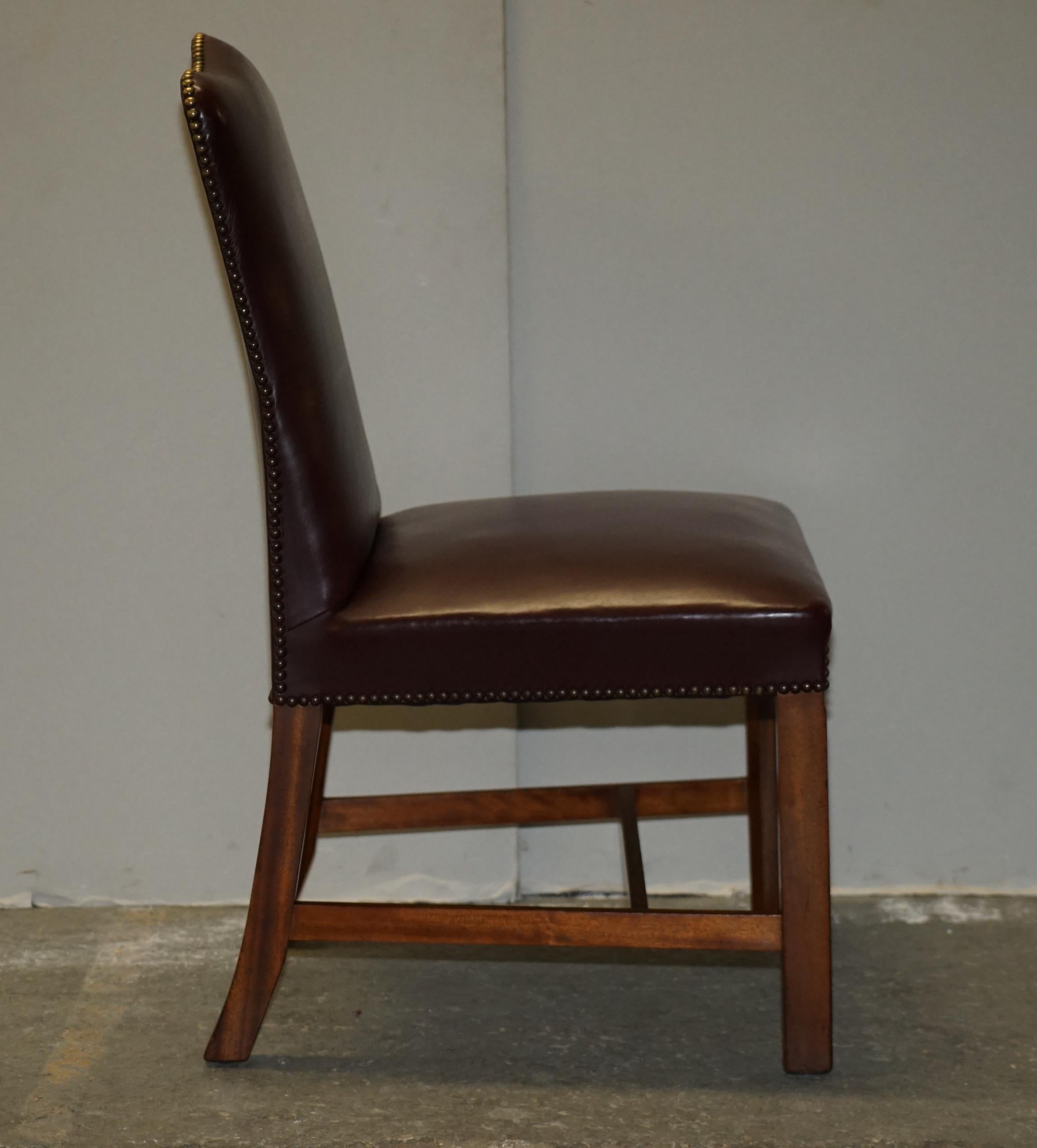 Paire de chaises de coiffeuse en cuir provenant de l'Hôte d'une famille de PRINCESS DIANA en vente 10