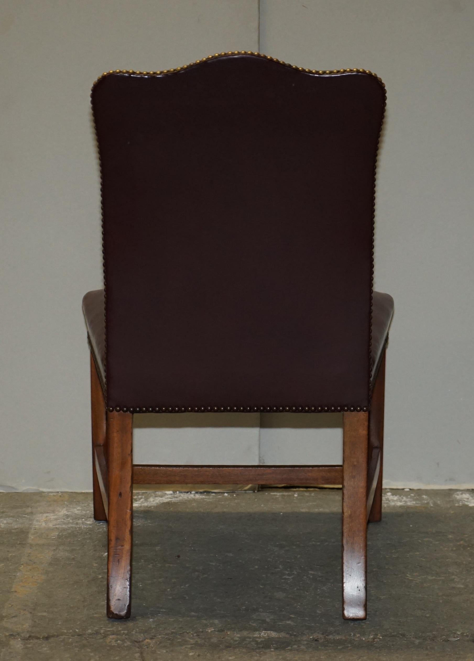 Paire de chaises de coiffeuse en cuir provenant de l'Hôte d'une famille de PRINCESS DIANA en vente 11