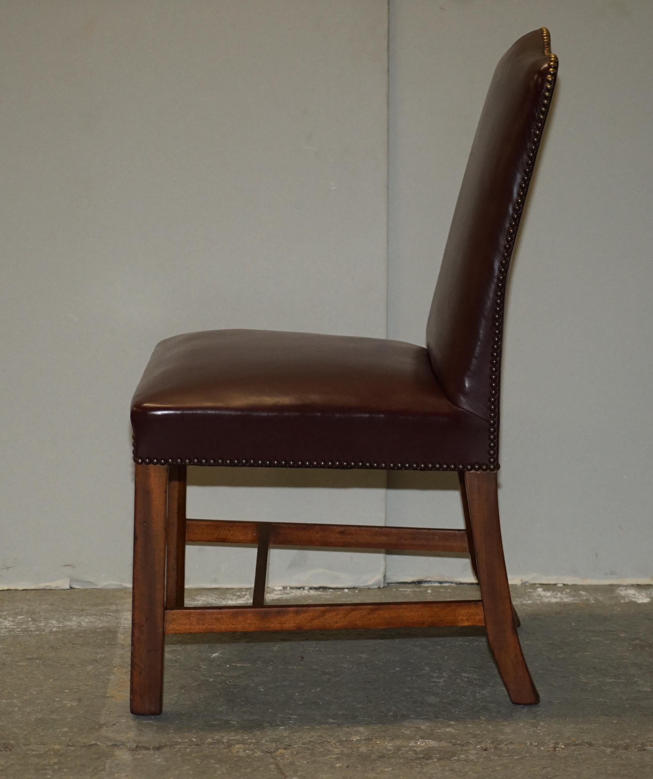 Paire de chaises de coiffeuse en cuir provenant de l'Hôte d'une famille de PRINCESS DIANA en vente 12