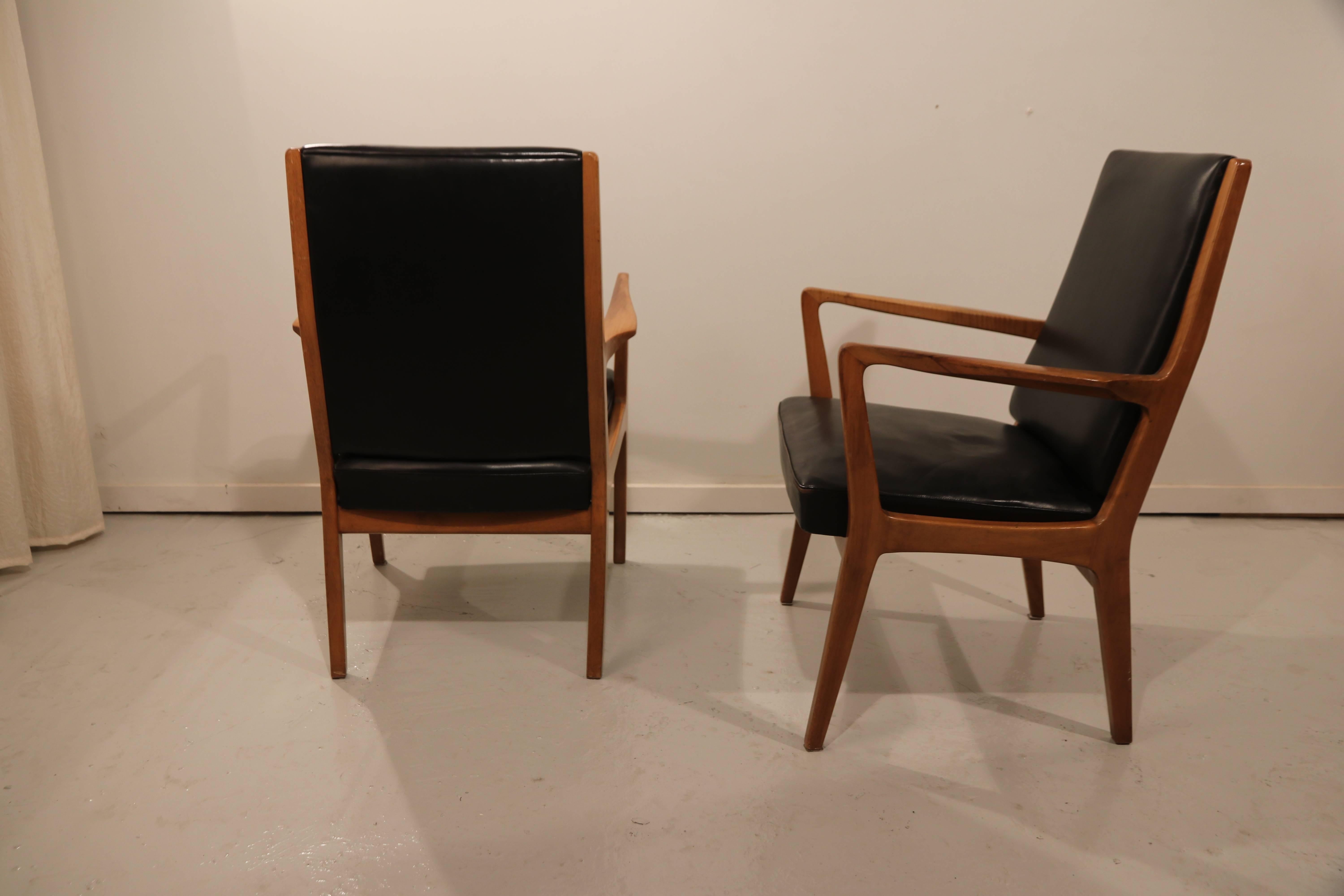 Pair of Leather Scandinavian Style Design Side Chairs In Excellent Condition For Sale In Amsterdam, NL