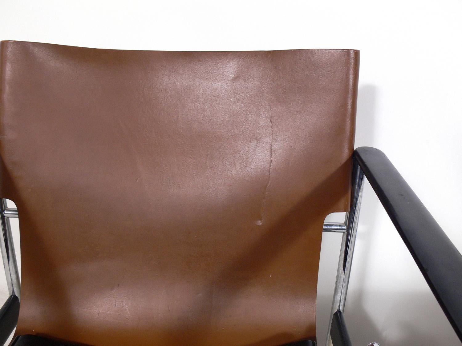 Pair of Leather Sling Lounge Chairs by Charles Pollock for Knoll In Good Condition In Atlanta, GA