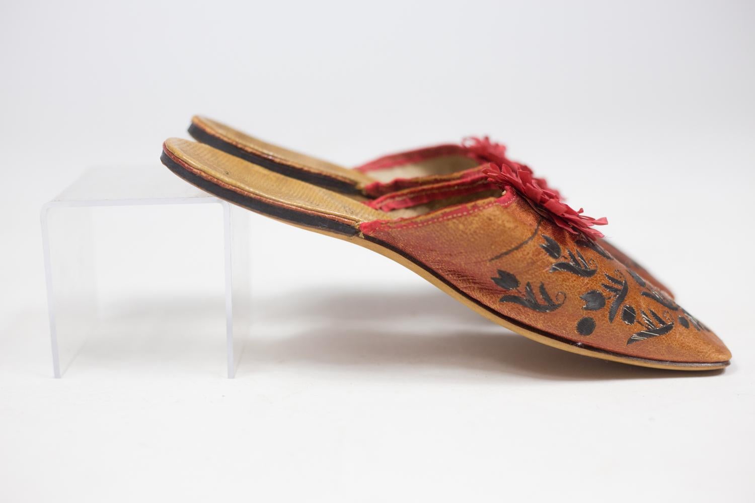 Pair Of Leather Slippers Embroidered With Tulips - France Early 19c For Sale 6