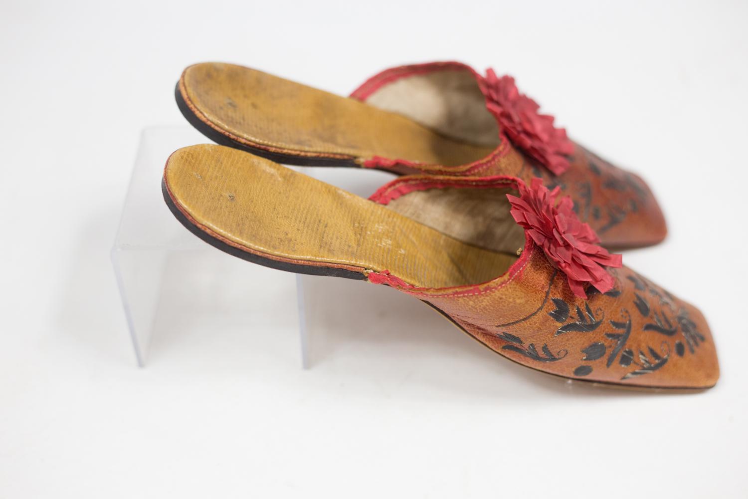 Pair Of Leather Slippers Embroidered With Tulips - France Early 19c For Sale 7