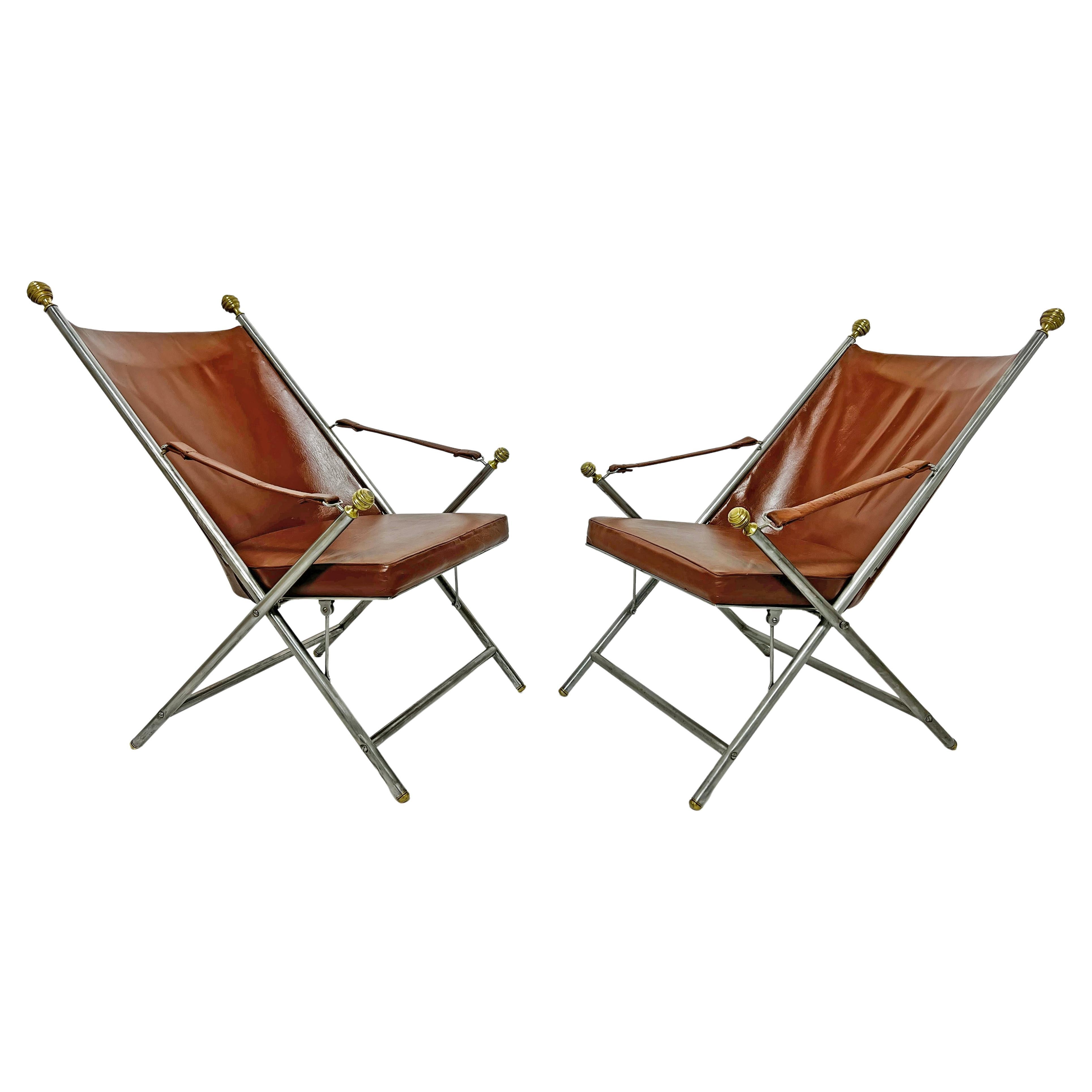 Pareja de sillas de campaña de cuero y metal mixto Ca. 1960s en venta